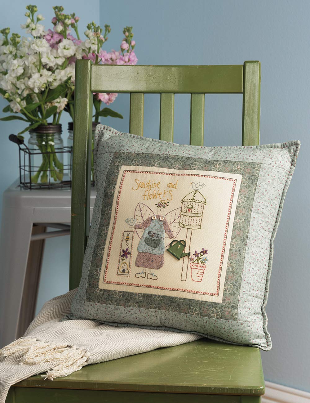 Lynette's Best-Loved Stitcheries: 13 Cottage-Style Projects
