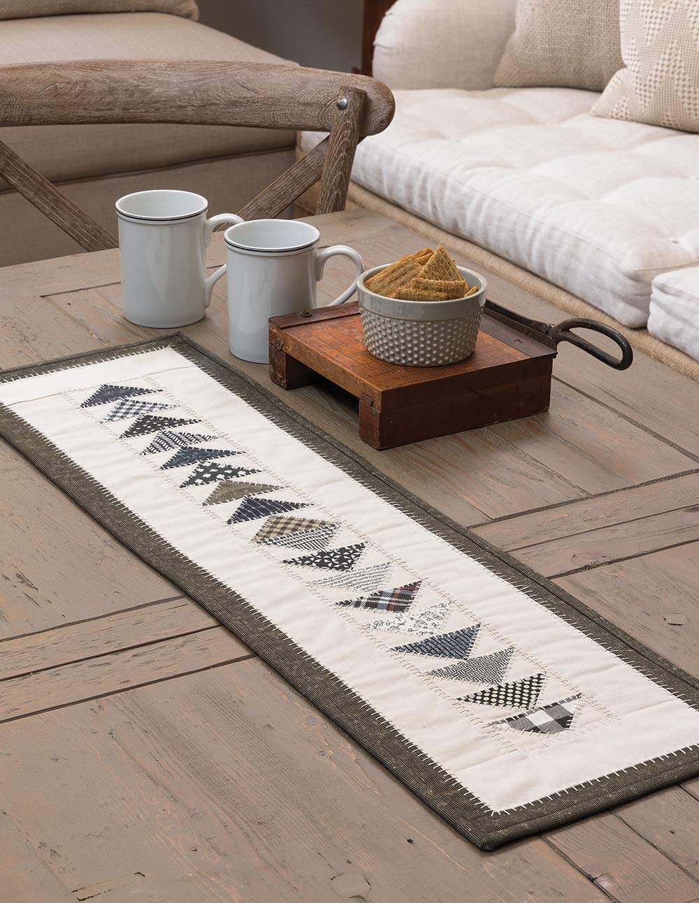 Moda All-Stars - Top the Table: 17 Quilt Patterns for Runners, Toppers, and More!