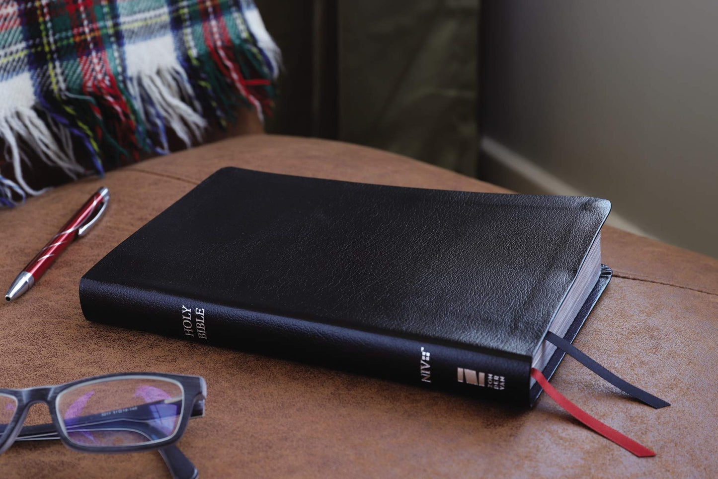 NIV, Thinline Bible, Bonded Leather, Black, Red Letter, Comf