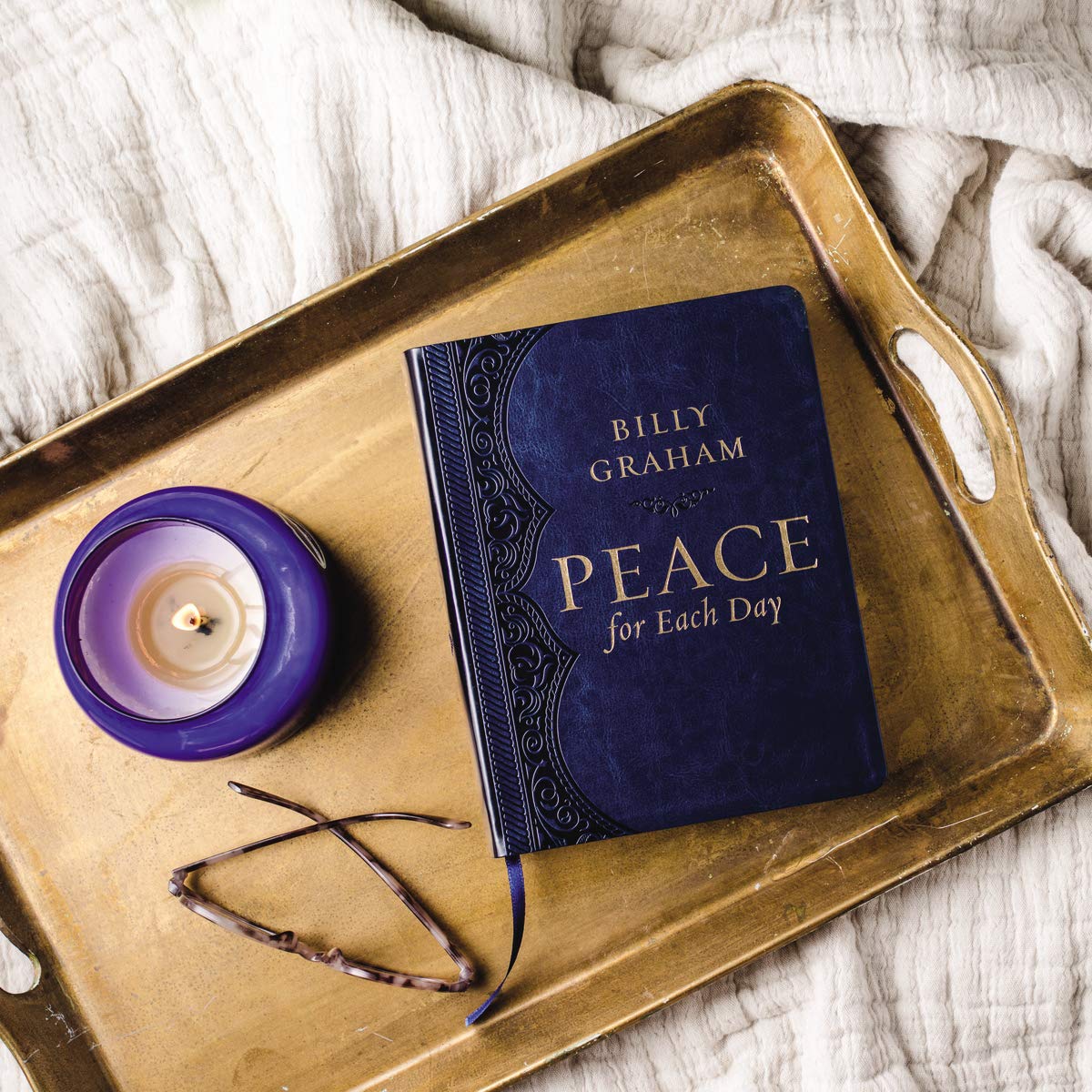 Peace for Each Day, Large Text Leathersoft: Devotions to Comfort Your Soul and Calm Your Mind (A 365-Day Devotional)
