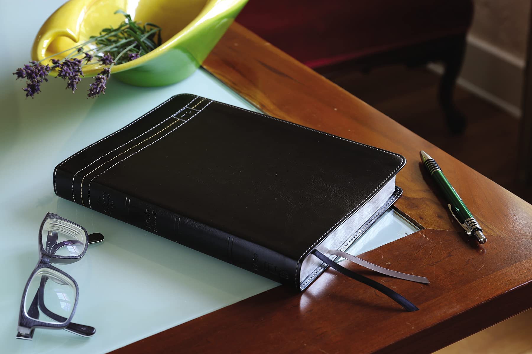 NASB, Thinline Bible, Large Print, Leathersoft, Black, Red Letter, 2020 Text, Thumb Indexed, Comfort Print