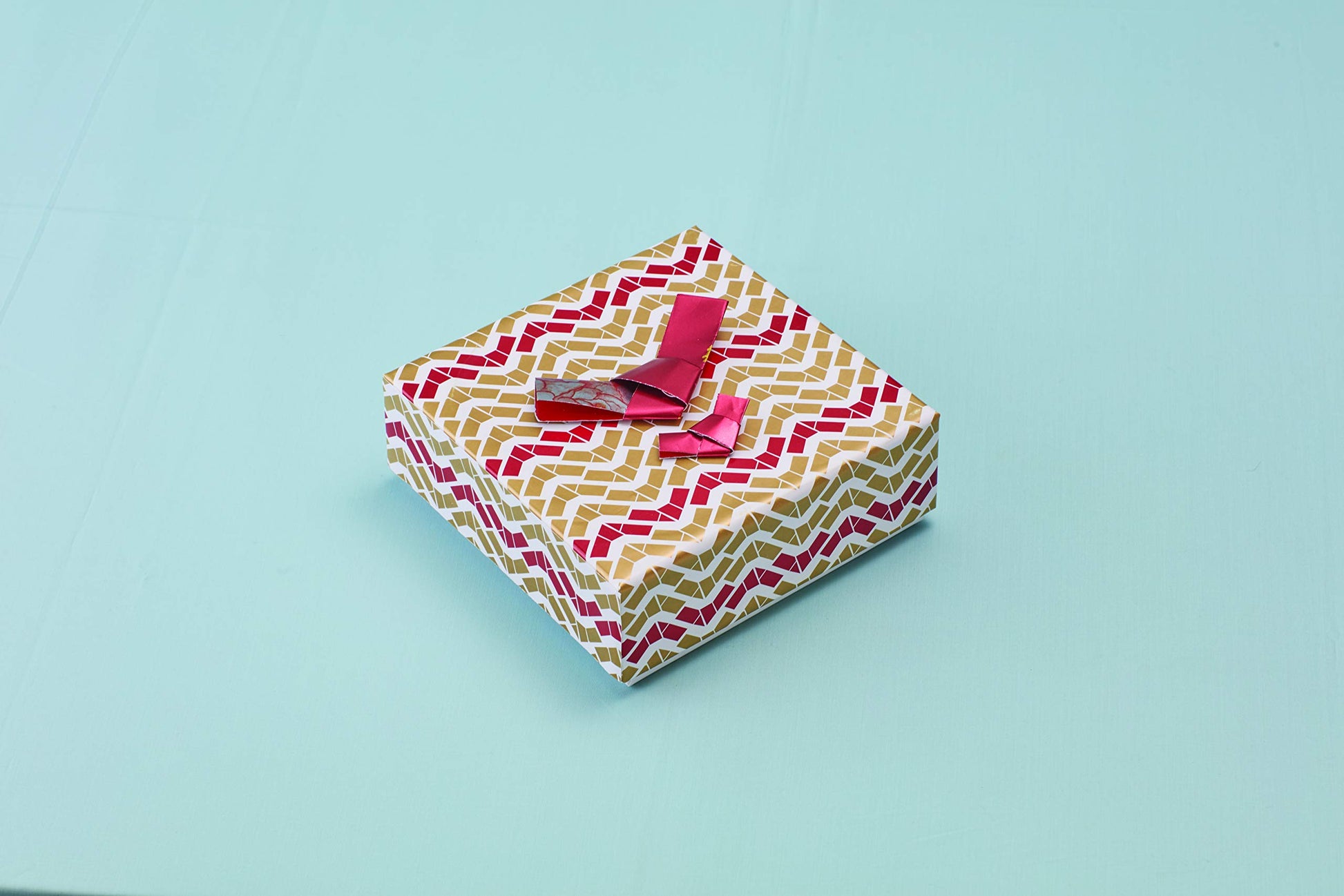Red & Gold Gift Wrapping Papers - 12 Sheets: 18 x 24 inch (45 x 61 cm) Wrapping Paper