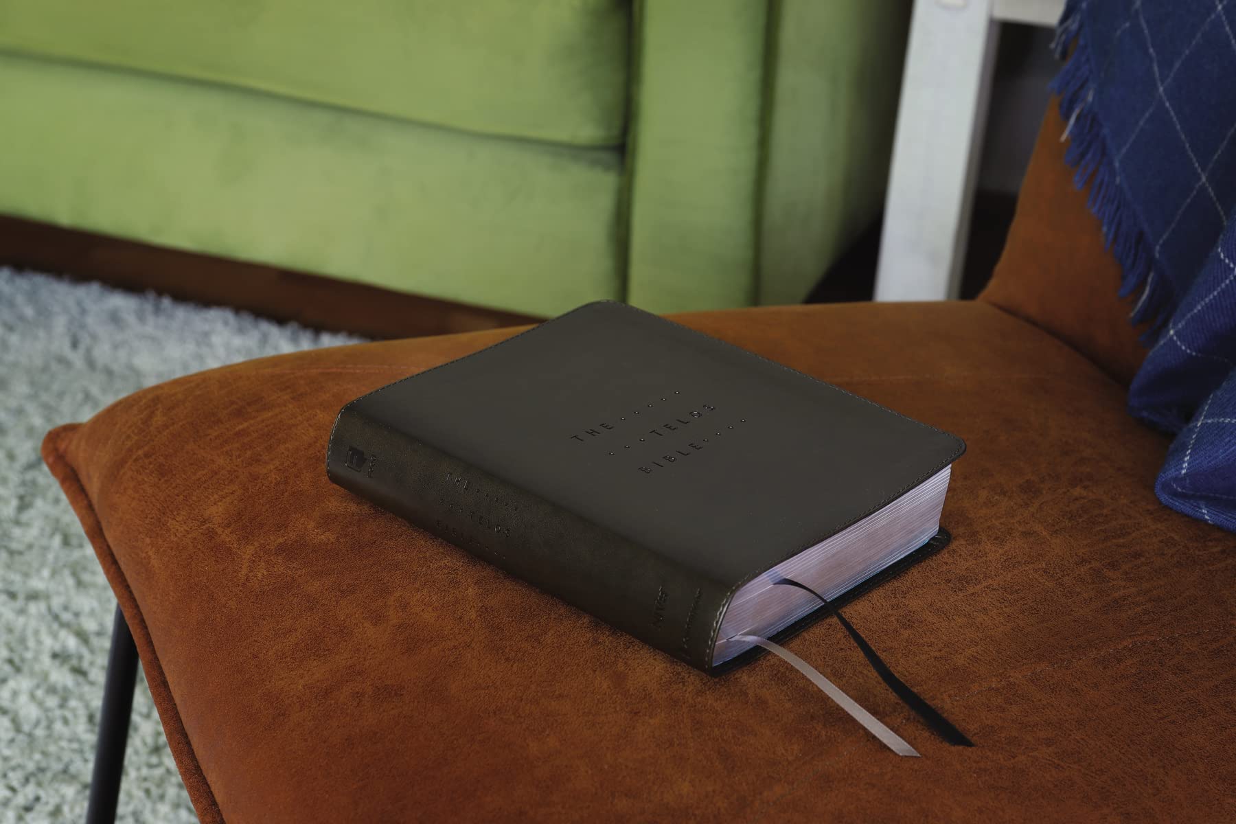 NIV, The Telos Bible, Leathersoft, Charcoal, Comfort Print: A Students Guide Through Scripture