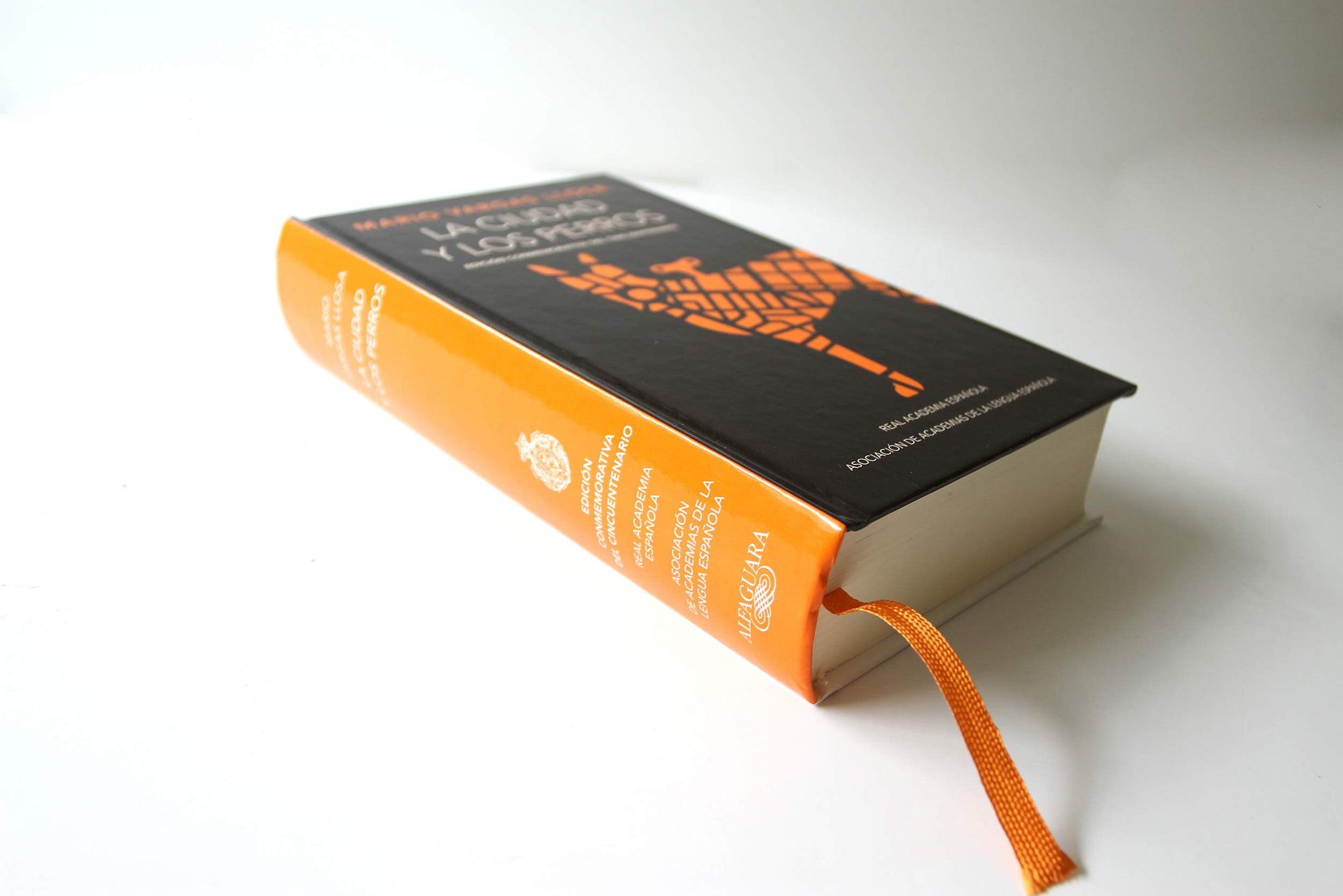 La ciudad y los perros (Edicin conmemorativa de la RAE y la ASALE) / The Time of the Hero (Spanish Edition)