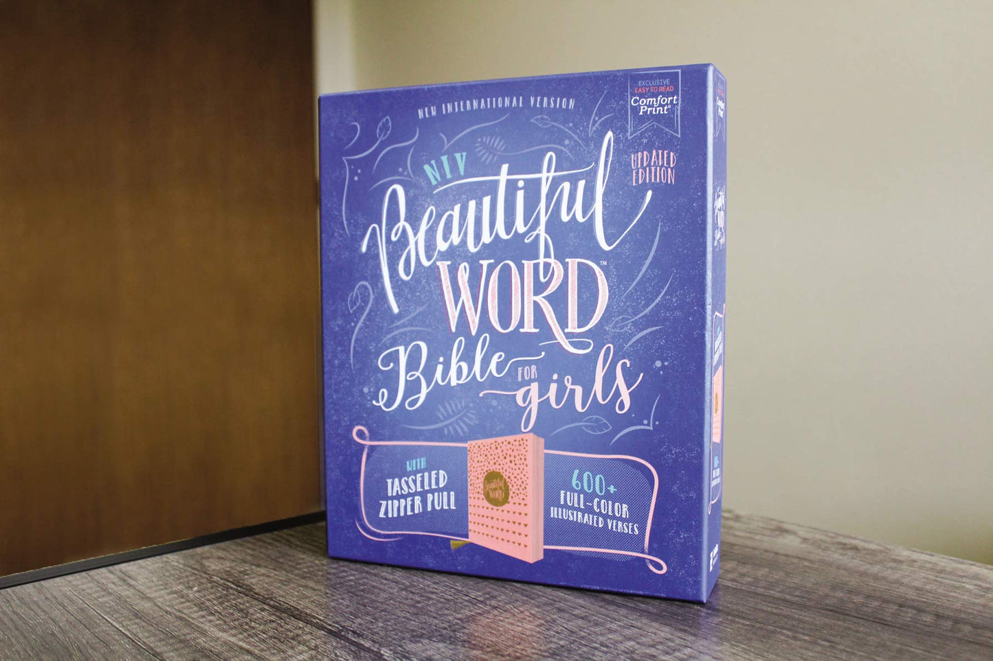 NIV, Beautiful Word Bible for Girls, Updated Edition, Leathersoft, Zippered, Pink, Red Letter, Comfort Print: 600+ Full-Color Illustrated Verses