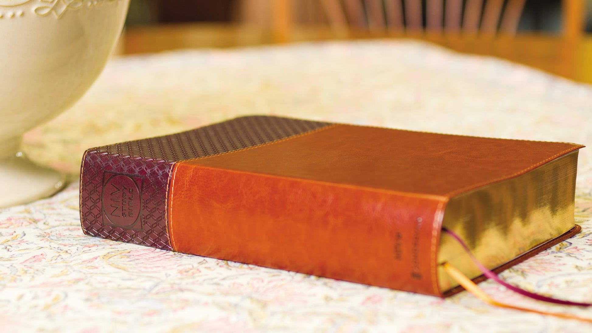 NIV Study Bible, Fully Revised Edition (Study Deeply. Believe Wholeheartedly.), Large Print, Leathersoft, Brown, Red Letter, Thumb Indexed, Comfort Print