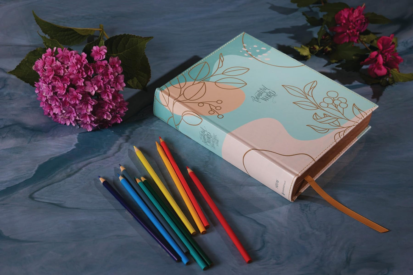 NIV, Beautiful Word Coloring Bible, Large Print, Leathersoft over Board, Teal: Hundreds of Verses to Color