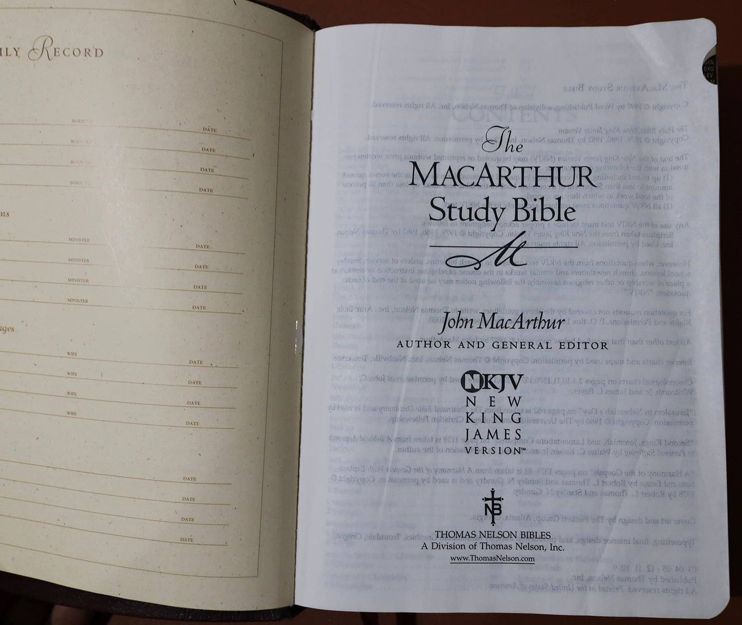 The MacArthur Study Bible NKJV by Miakarts Books