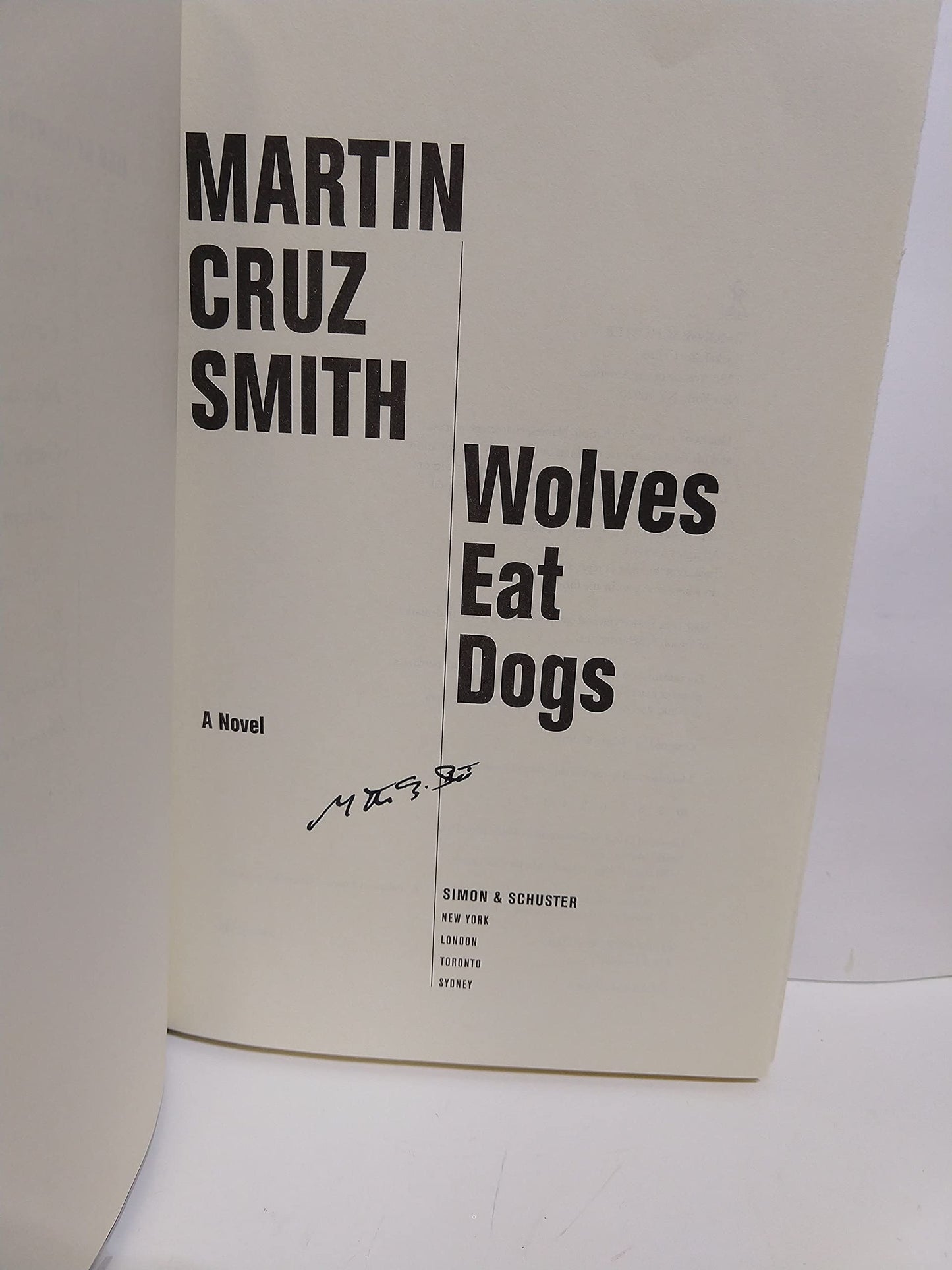 Wolves Eat Dogs by Smith, Martin Cruz