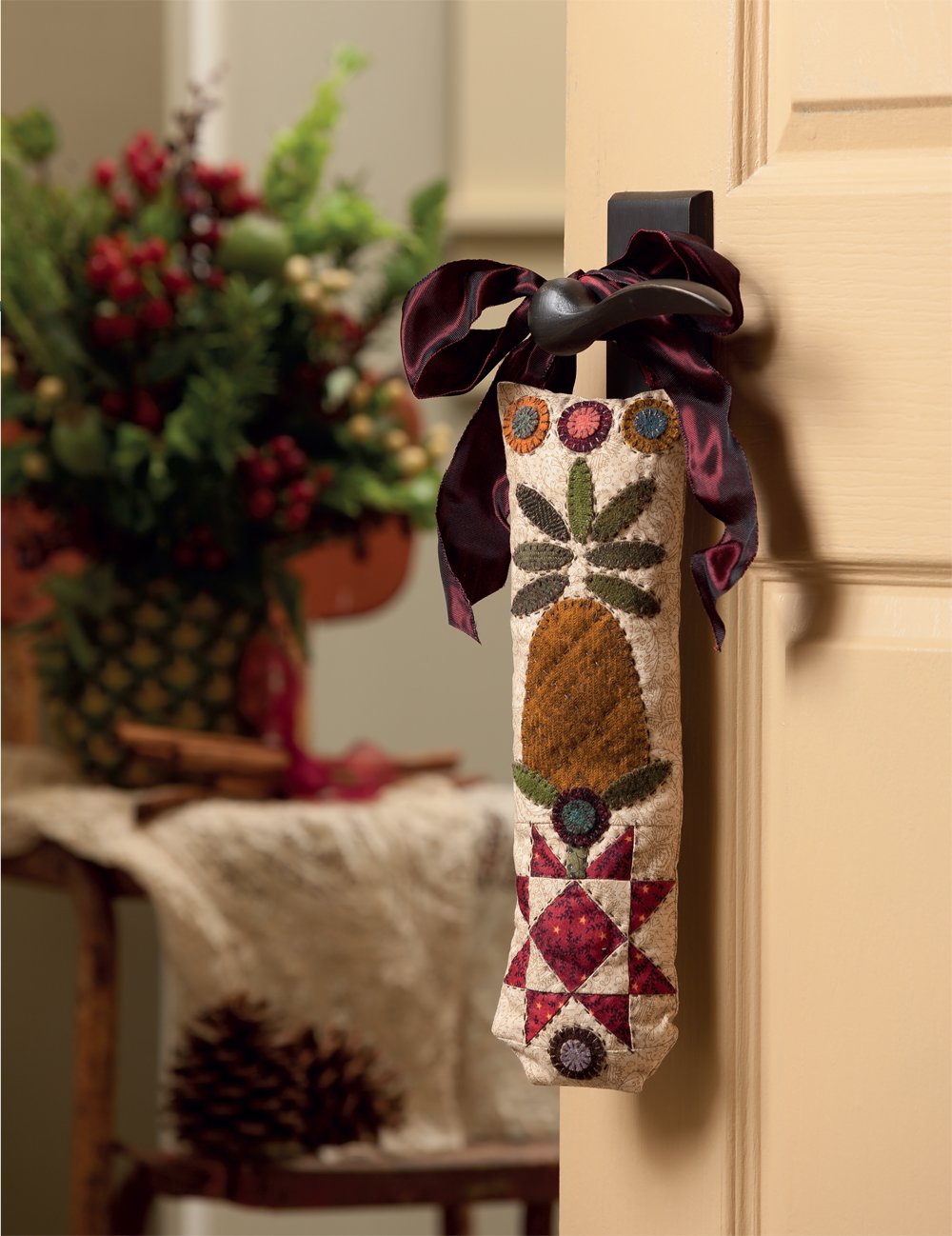 Simple Christmas Tidings: Scrappy Quilts and Projects for Yuletide Style