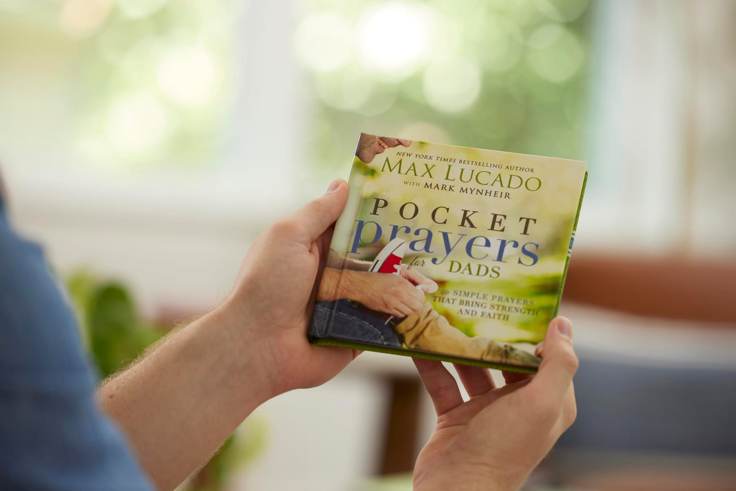 Pocket Prayers for Dads: 40 Simple Prayers That Bring Strength and Faith (Pocket Prayers with Max Lucado)