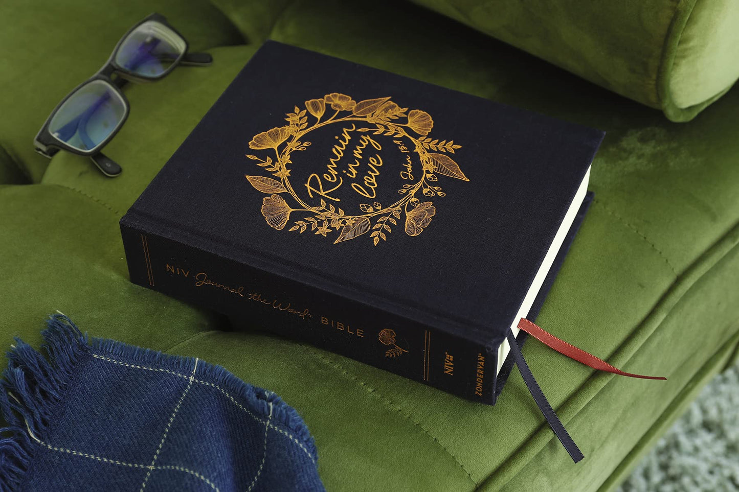 NIV, Journal the Word Bible (With Space for Your Own Artwork), Cloth over Board, Navy, Red Letter, Comfort Print: Reflect, Take Notes, or Create Art Next to Your Favorite Verses