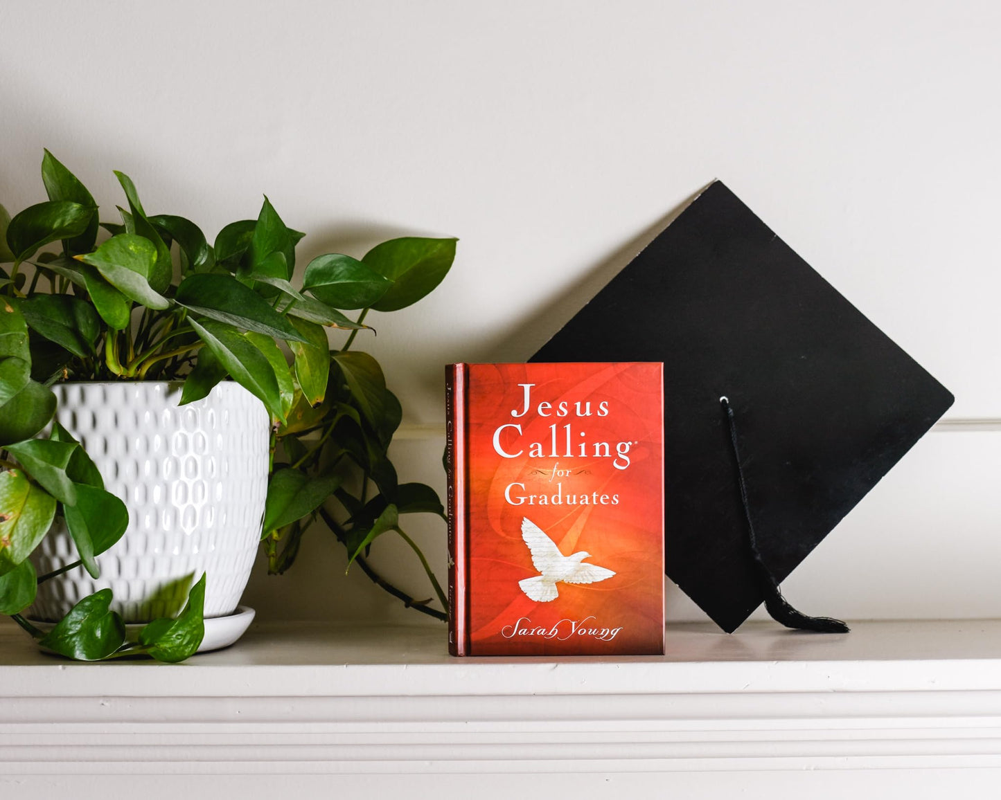 Jesus Calling for Graduates, Hardcover, with Scripture References: 150-Day Devotional for Grads Seeking Spiritual Guidance (150 Daily Devotions) - The Perfect Christian Graduation Gift