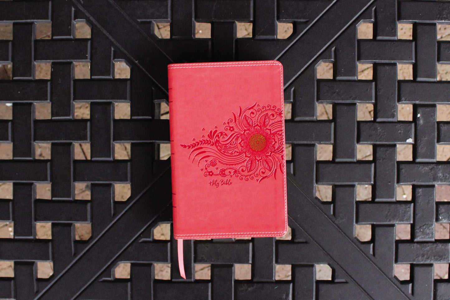 NIV, Premium Gift Bible, Youth Edition, Leathersoft, Coral, Red Letter, Comfort Print: The Perfect Bible for Any Gift-Giving Occasion