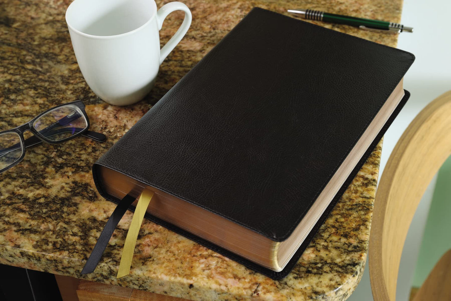 KJV, Thompson Chain-Reference Bible, Large Print, Bonded Leather, Black, Red Letter, Comfort Print