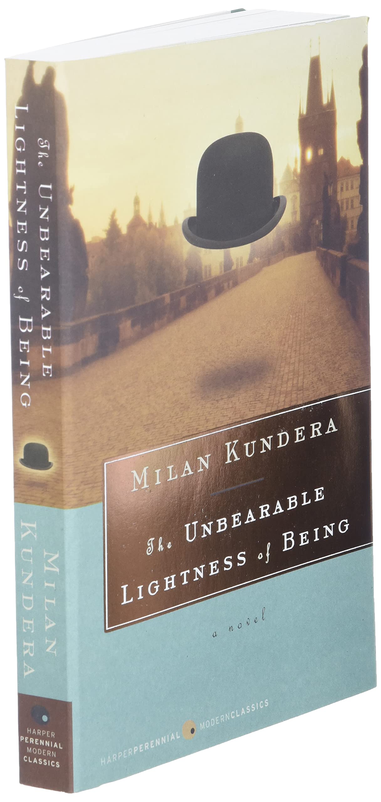 The Unbearable Lightness of Being: The Modern Literary Classic (Harper Perennial Deluxe Editions)
