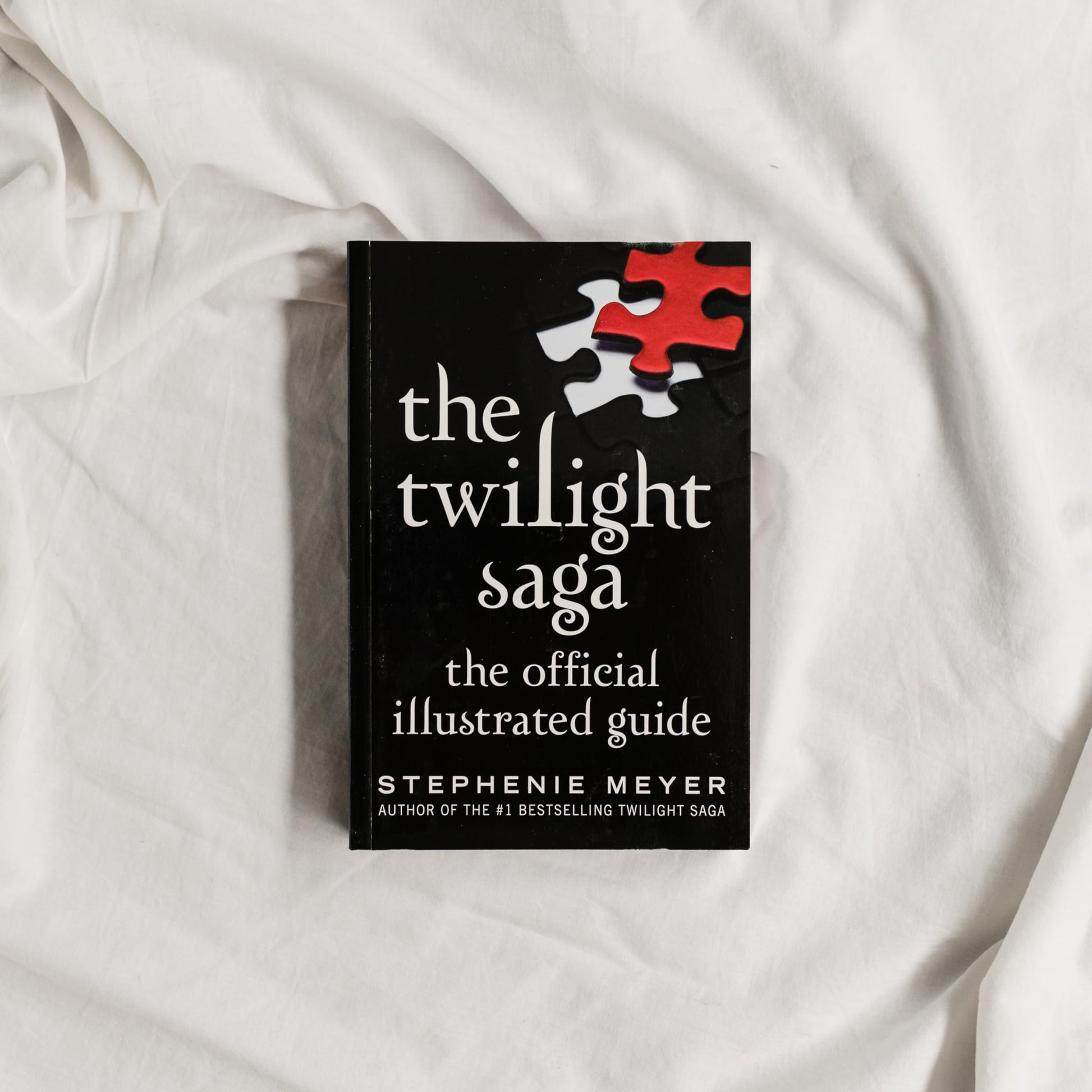 The Twilight Saga: The Official Illustrated Guide