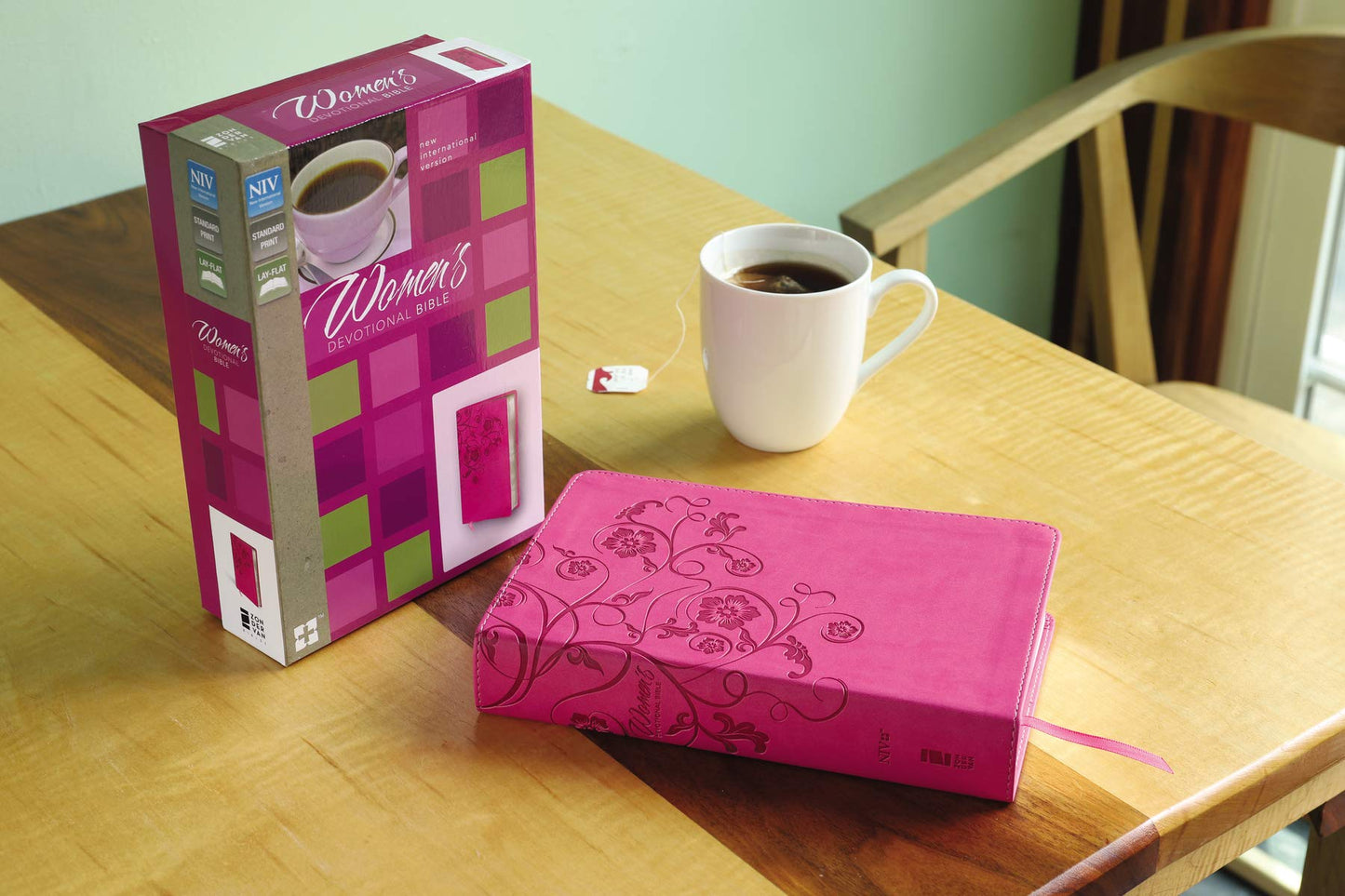NIV, Women's Devotional Bible, Leathersoft, Pink
