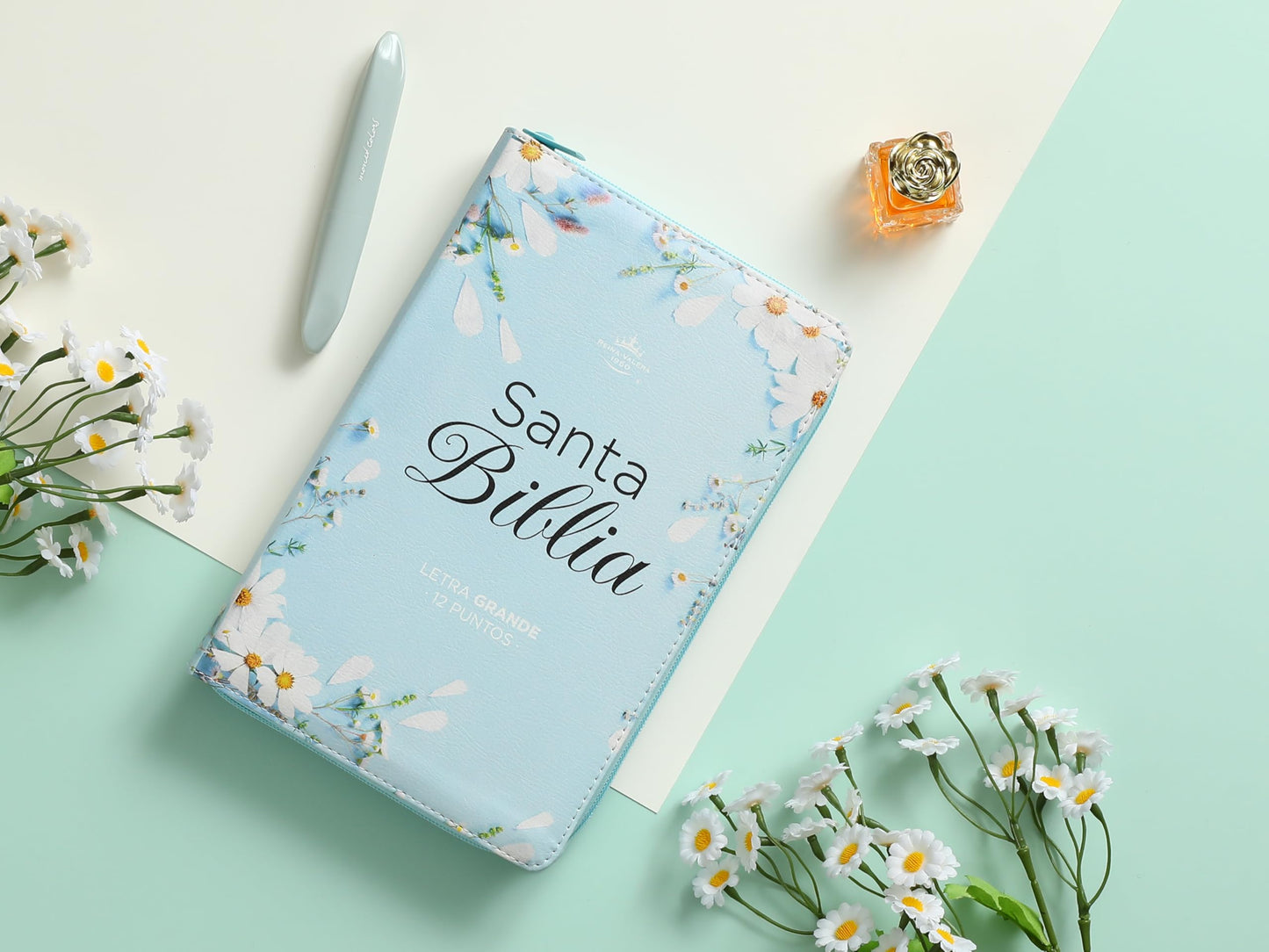 Biblia con Concordancia Letra Grande de 12 puntos - Reina Valera 1960 - floral para mujer con índice y zipper