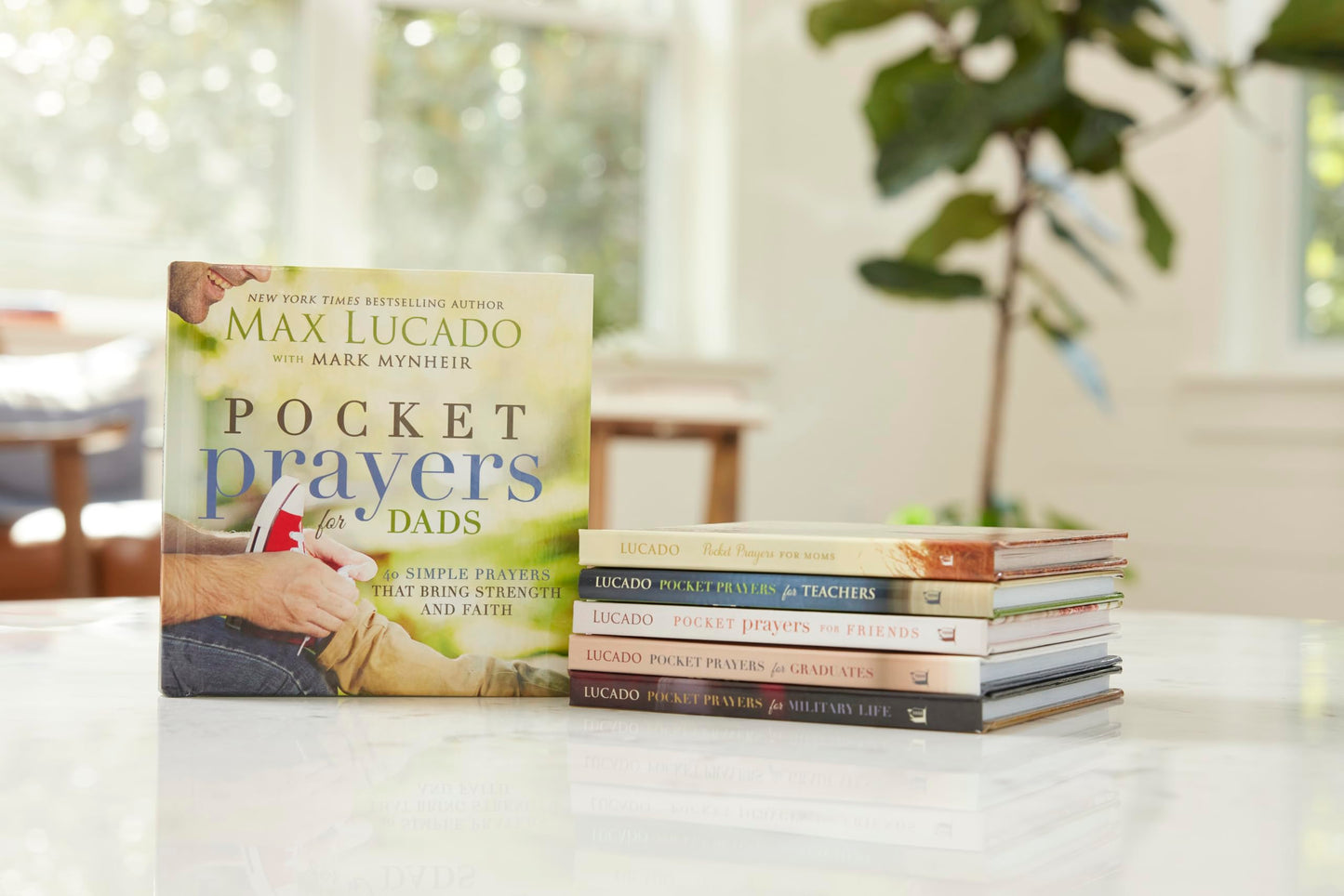 Pocket Prayers for Dads: 40 Simple Prayers That Bring Strength and Faith (Pocket Prayers with Max Lucado)
