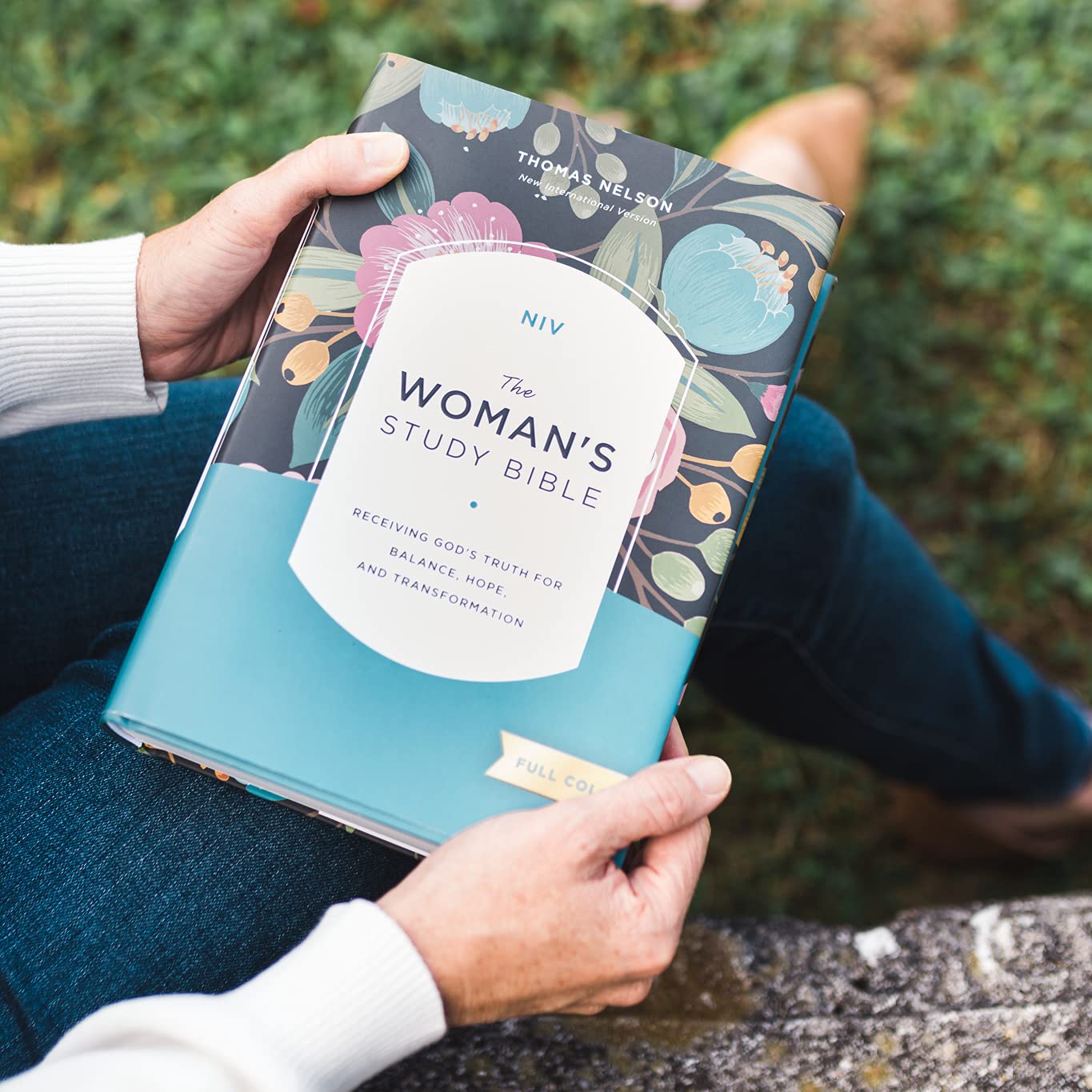NIV, The Woman's Study Bible, Hardcover, Full-Color
