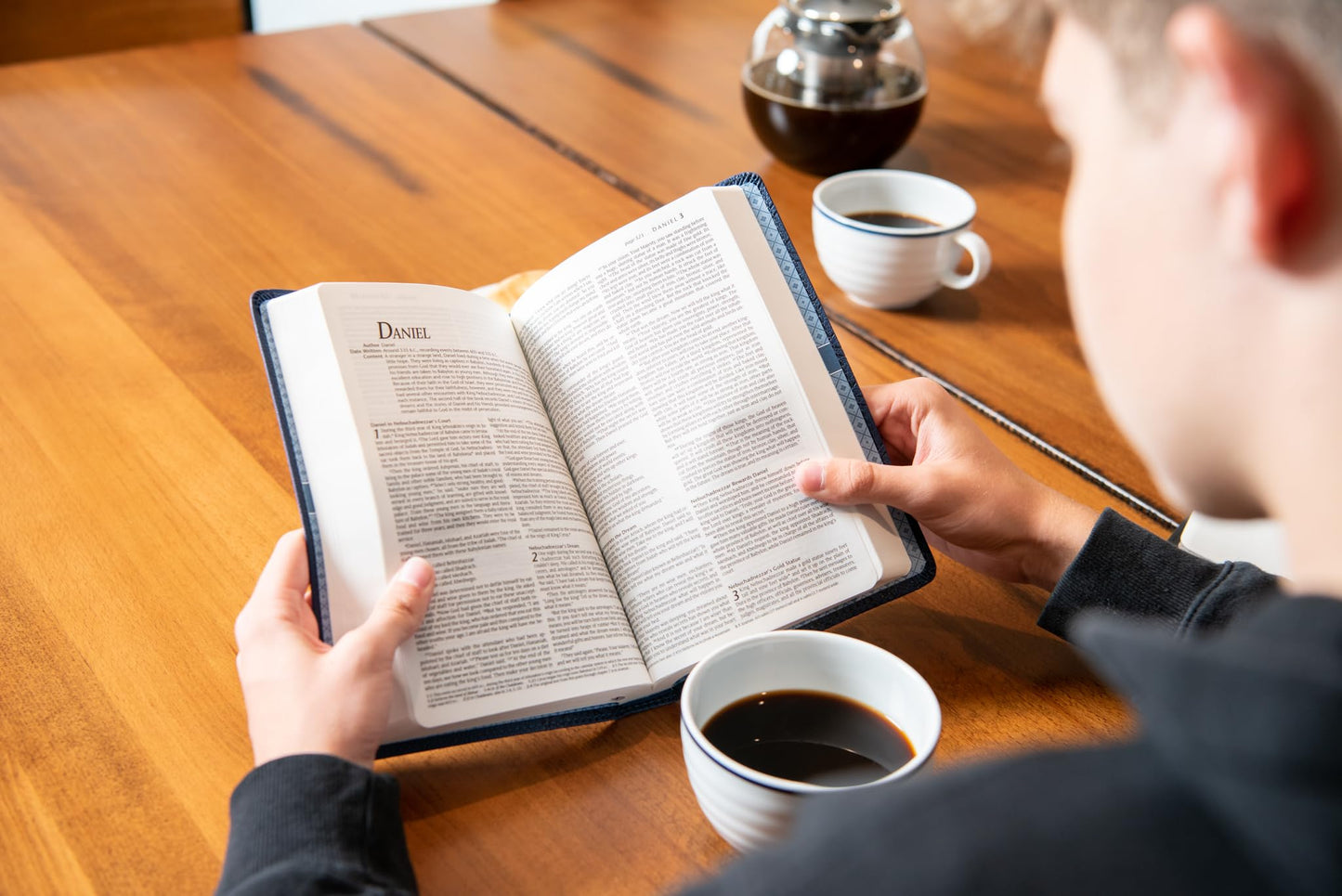 Premium Gift Bible NLT (LeatherLike, Classic Black, Red Letter)