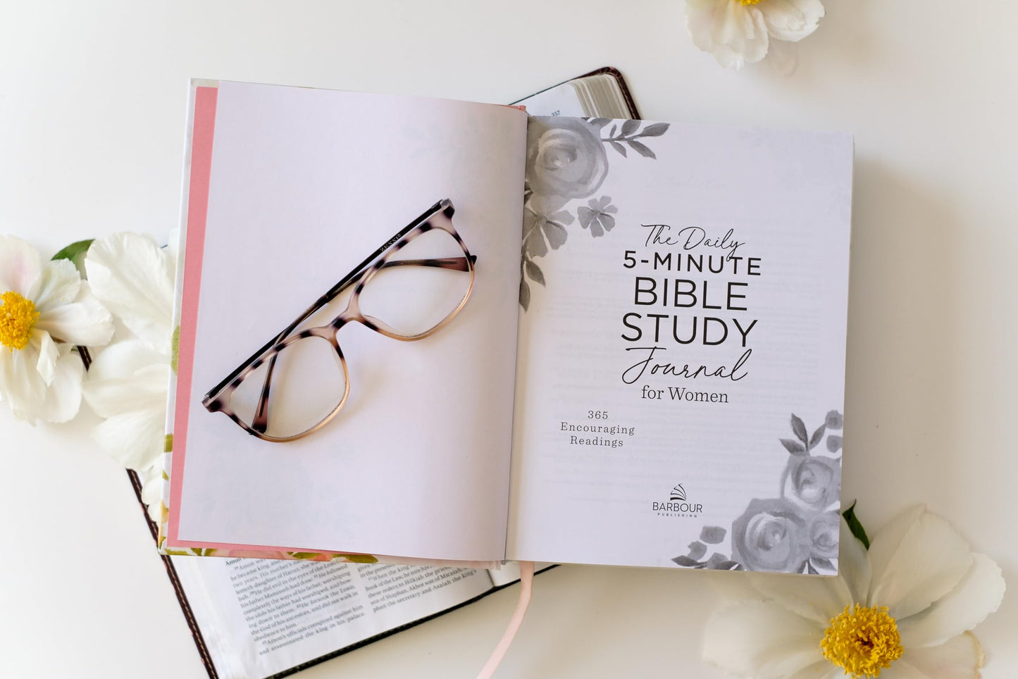 The Daily 5-Minute Bible Study Journal for Women: 365 Encouraging Readings