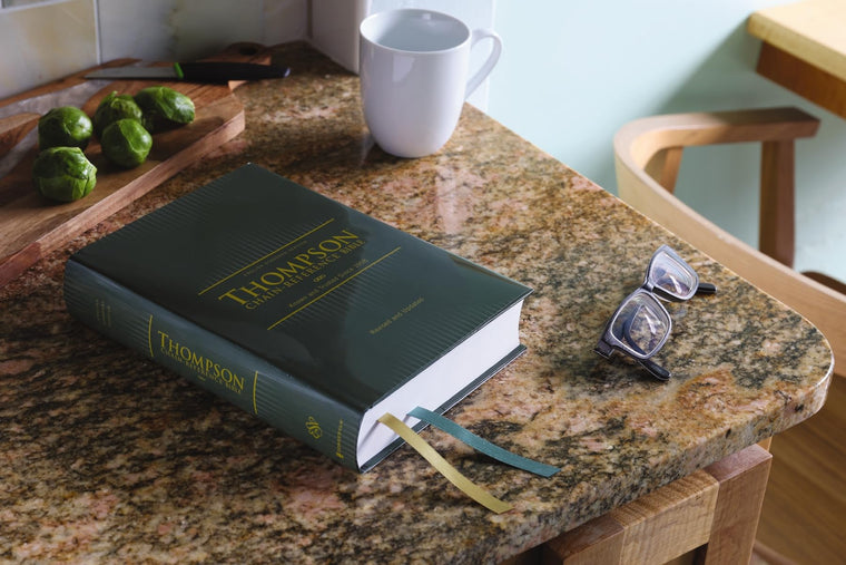 ESV, Thompson Chain-Reference Bible, Hardcover, Green, Red Letter — back cover