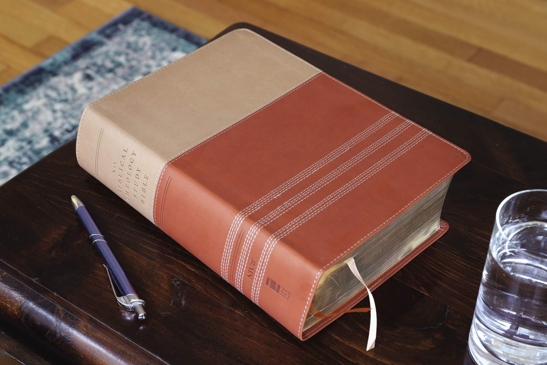 NIV, Biblical Theology Study Bible (Trace the Themes of Scripture), Leathersoft, Tan/Brown, Comfort Print: Follow God’s Redemptive Plan as It Unfolds throughout Scripture