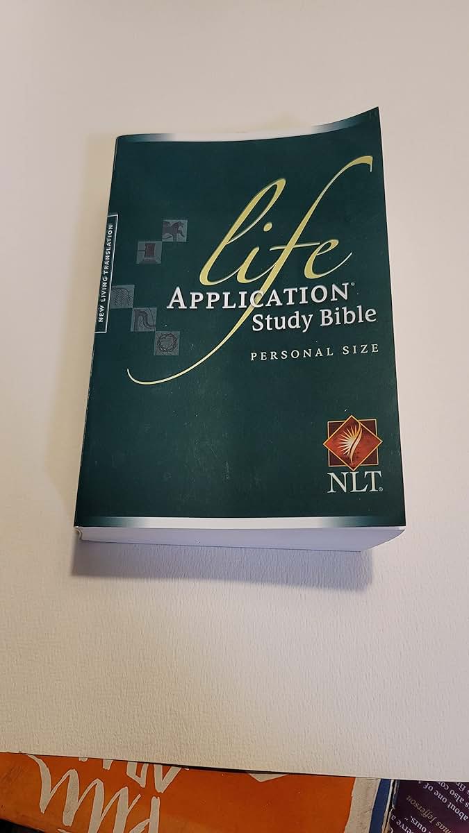 Life Application Study Bible NLT, Personal Size