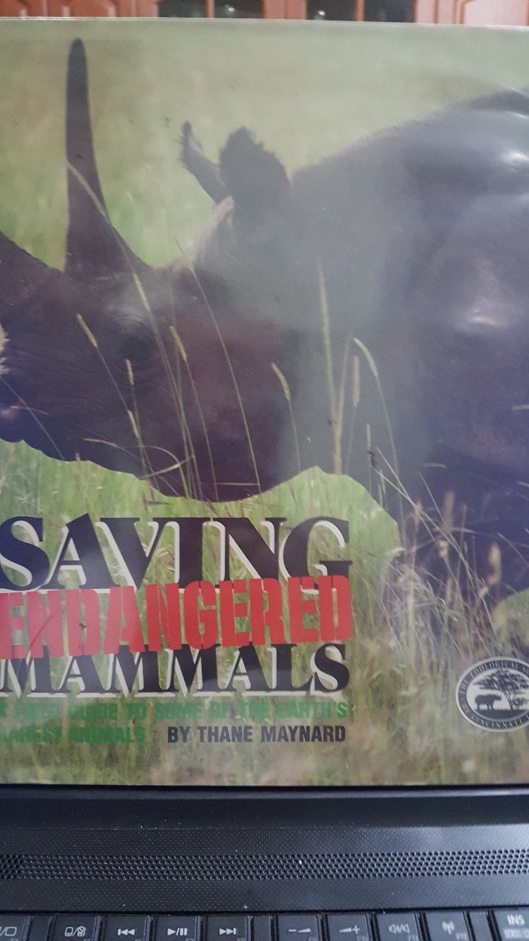 Saving Endangered Mammals: A Field Guide to Some of the Earth's Rarest Animals (Cincinnati Zoo Book)