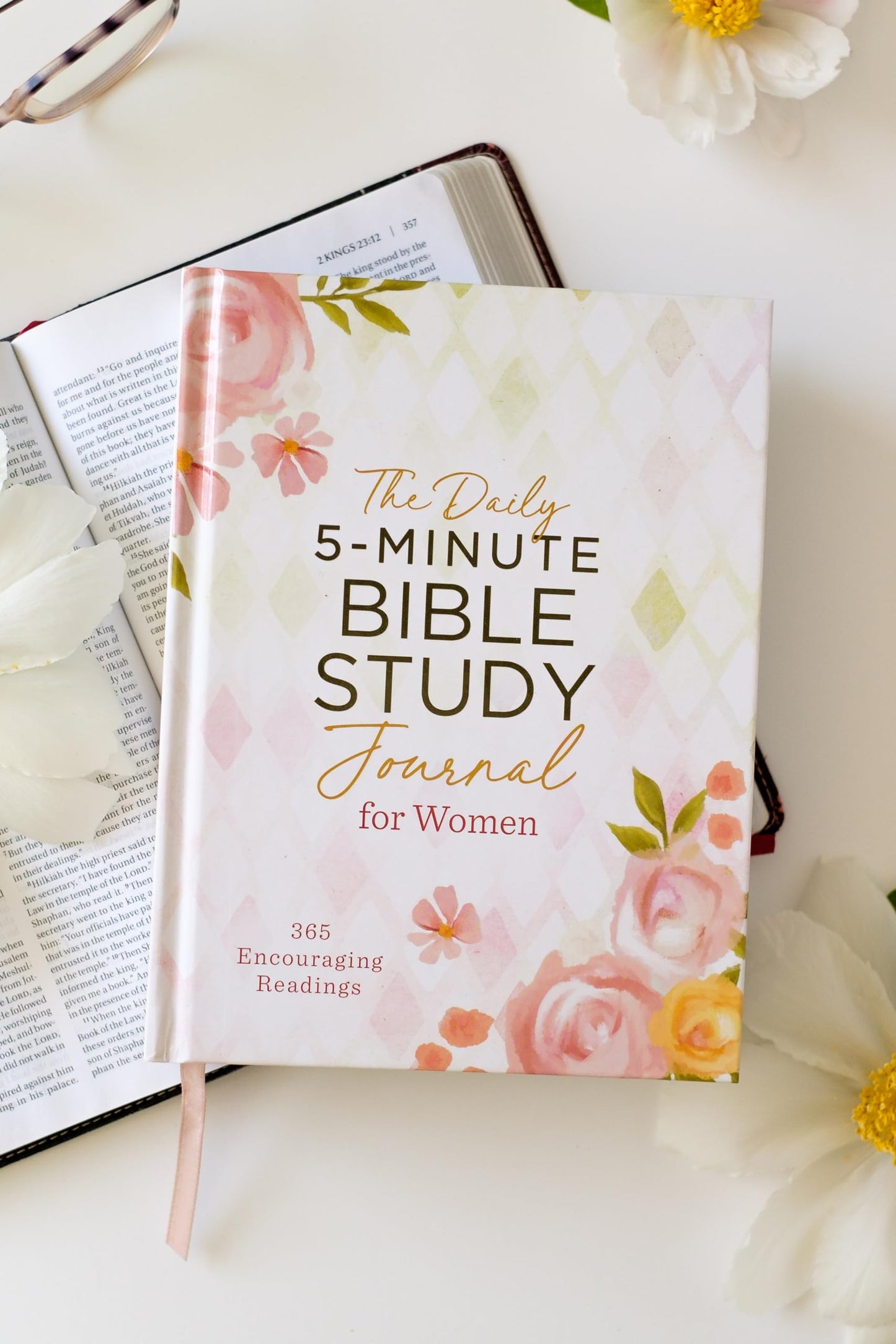 The Daily 5-Minute Bible Study Journal for Women: 365 Encouraging Readings