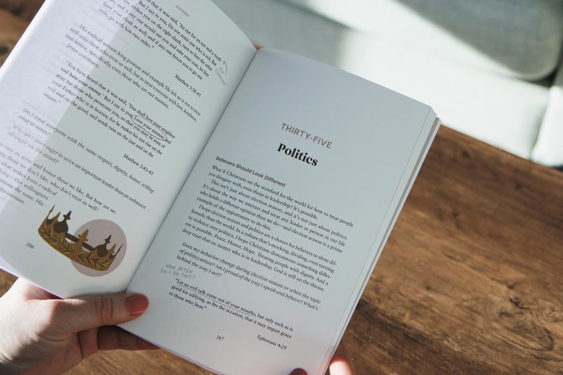 A King Washes Feet: How to Love and Forgive Your Friends and Enemies-An Illustrated Bible Study