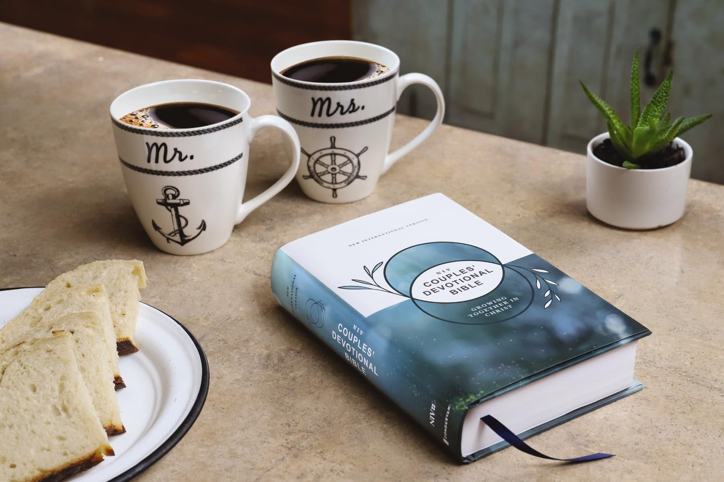 NIV, Couples' Devotional Bible (Build a Biblical Foundation for Your Marriage), Hardcover, Comfort Print: Growing Together in Christ