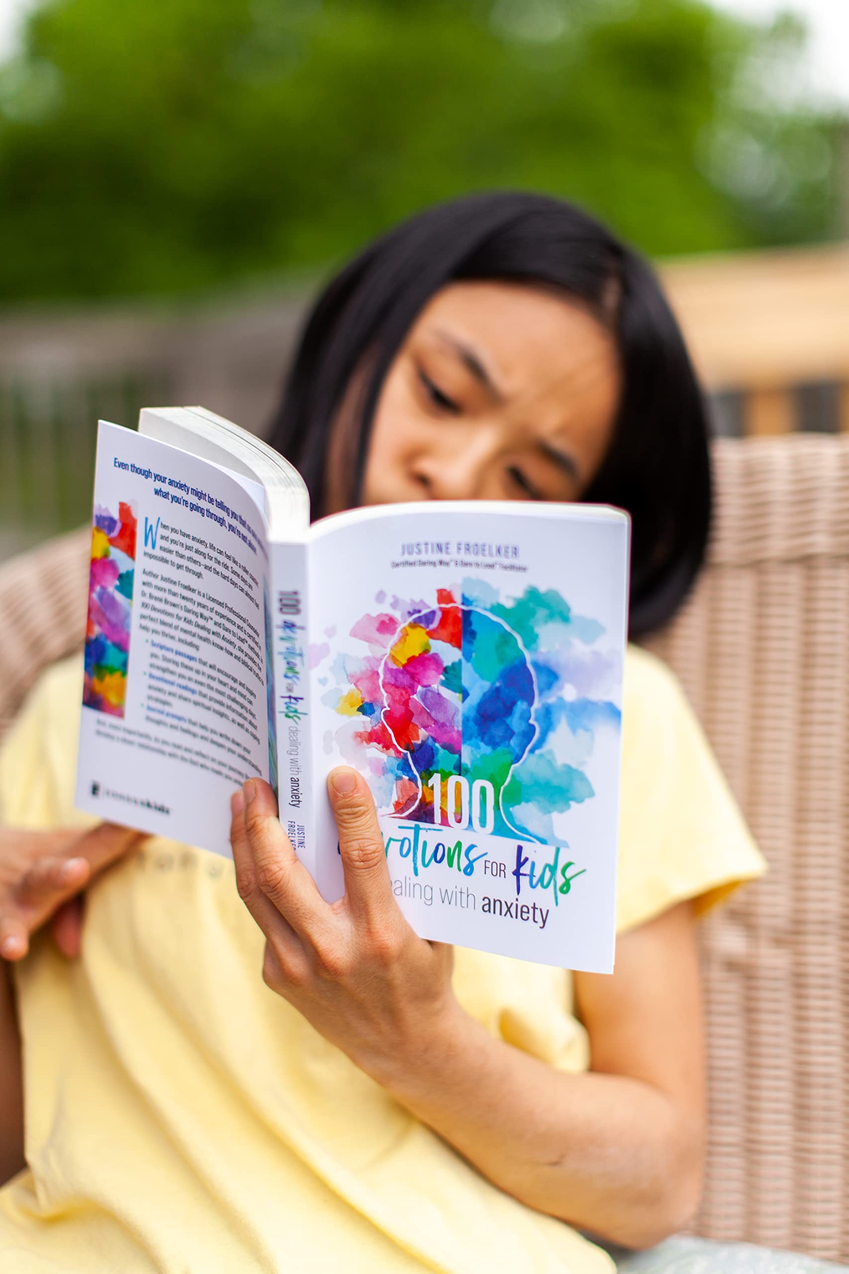 100 Devotions for Kids Dealing with Anxiety