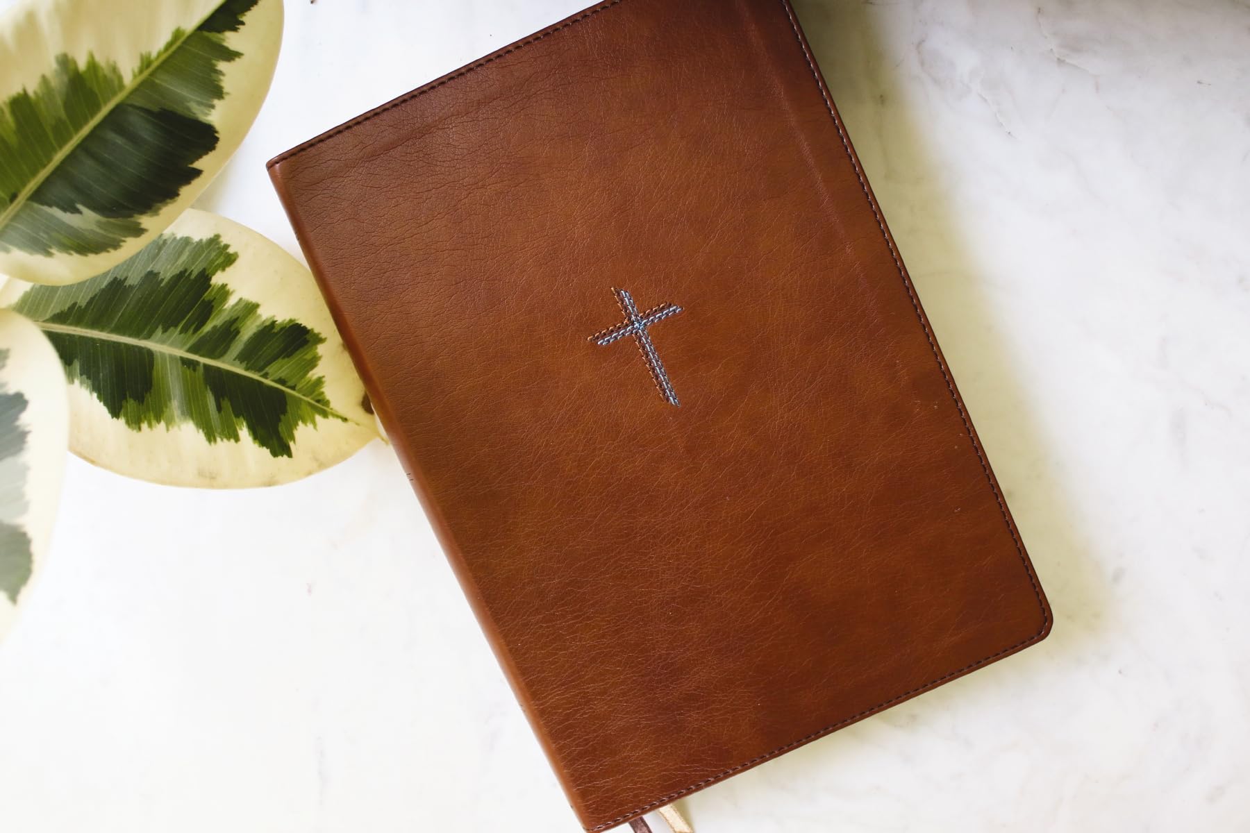 NIV, Quest Study Bible, Large Print, Leathersoft, Brown, Comfort Print: The Only Q and A Study Bible