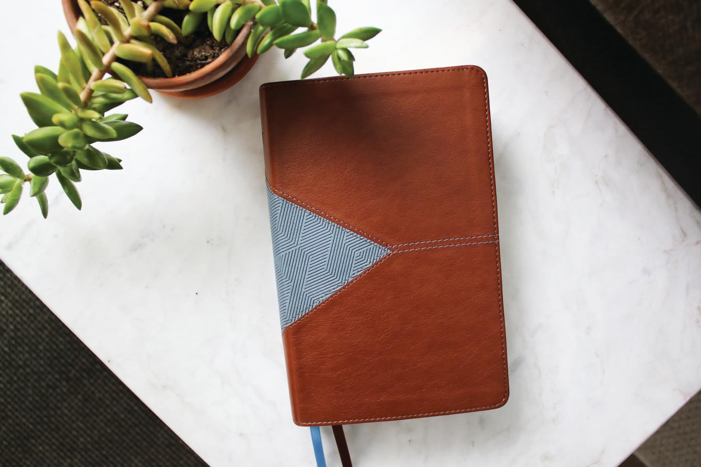 NIV Application Bible, Personal Size, Leathersoft, Brown/Blue, Red Letter, Comfort Print: Bringing the Ancient Message of the Bible into Your World (NIV Application Commentary Resources)