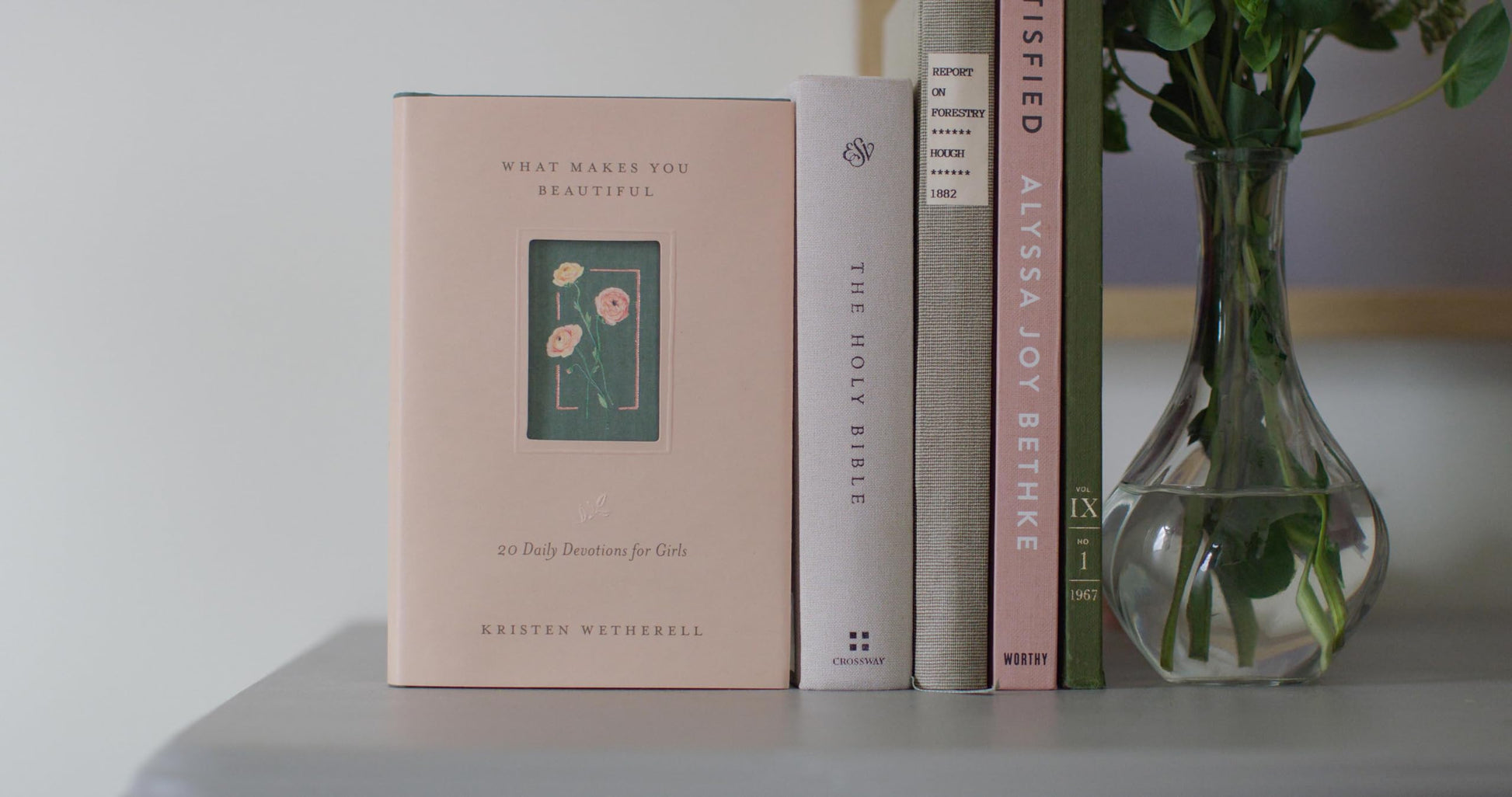 What Makes You Beautiful: 20 Daily Devotions for Girls