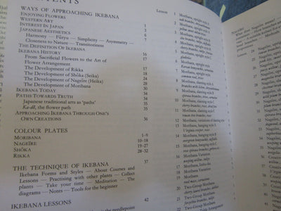 Ikebana, Spirit and Technique (English and German Edition)