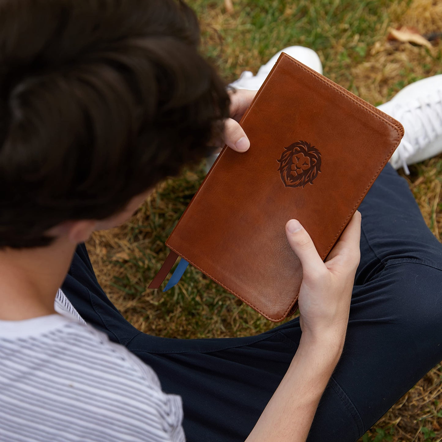 KJV Holy Bible: Thinline Youth Edition, Brown Leathersoft, Red Letter, Comfort Print: King James Version