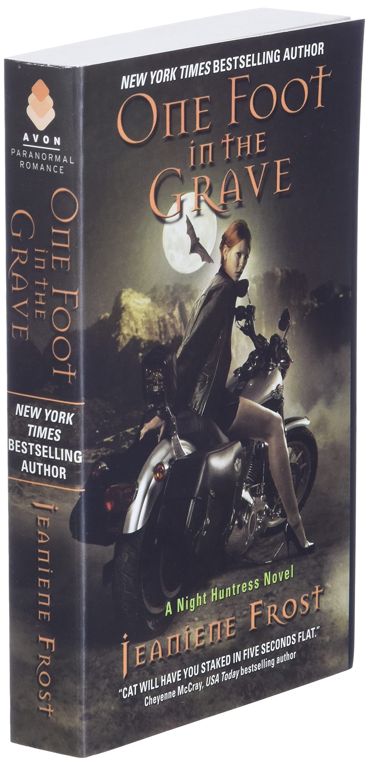 One Foot in the Grave (Night Huntress, Book 2)