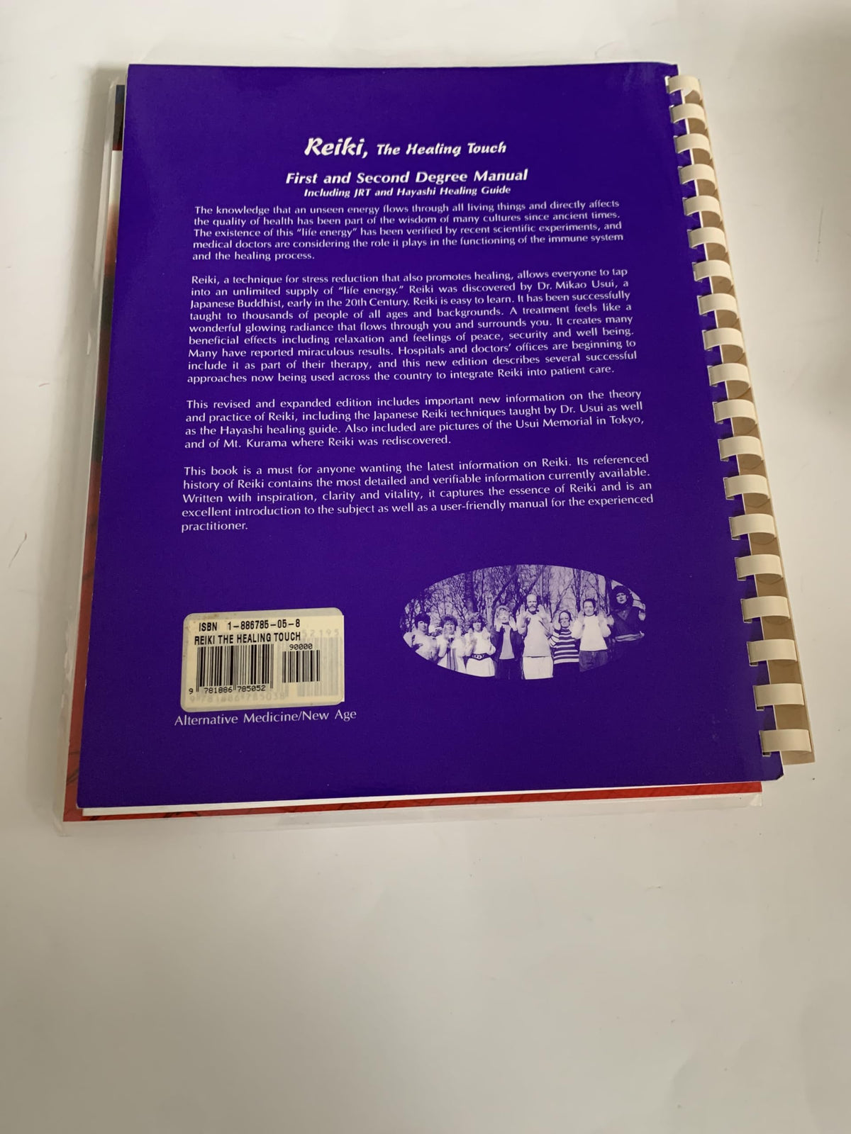 Reiki: The Healing Touch - First and Second Degree Manual