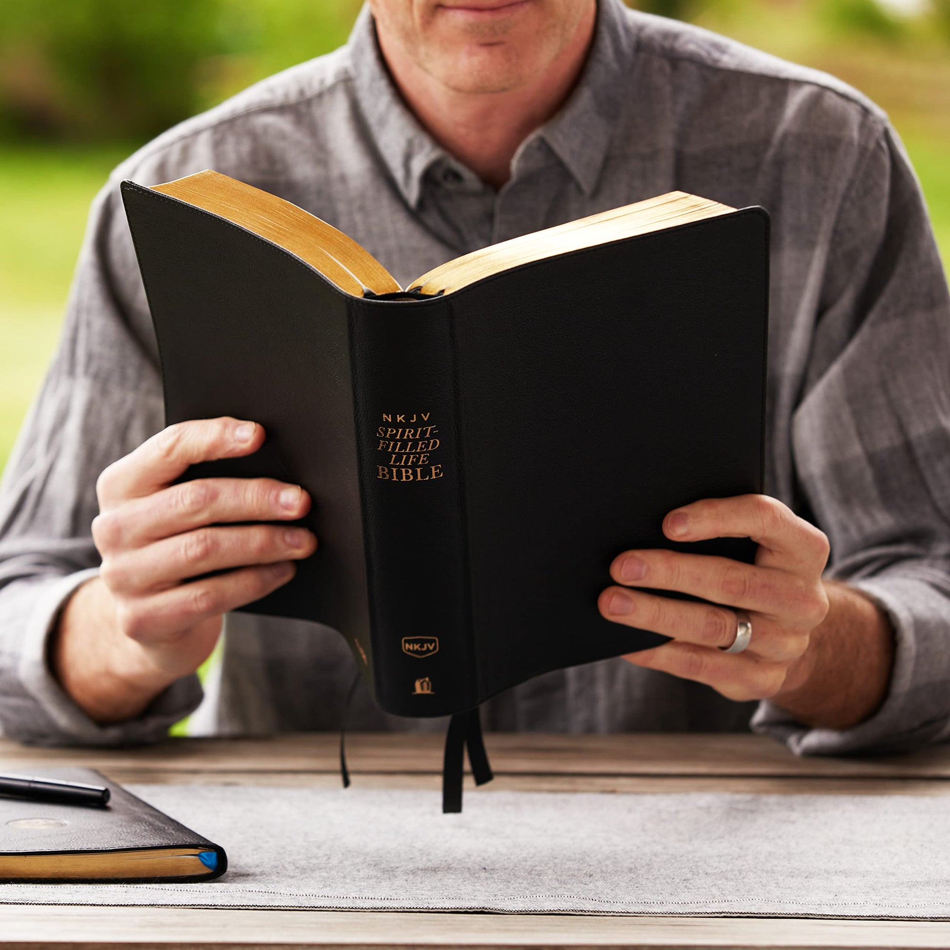 NKJV, Spirit-Filled Life Bible, Third Edition, Genuine Leather, Black, Red Letter, Comfort Print: Kingdom Equipping Through the Power of the Word