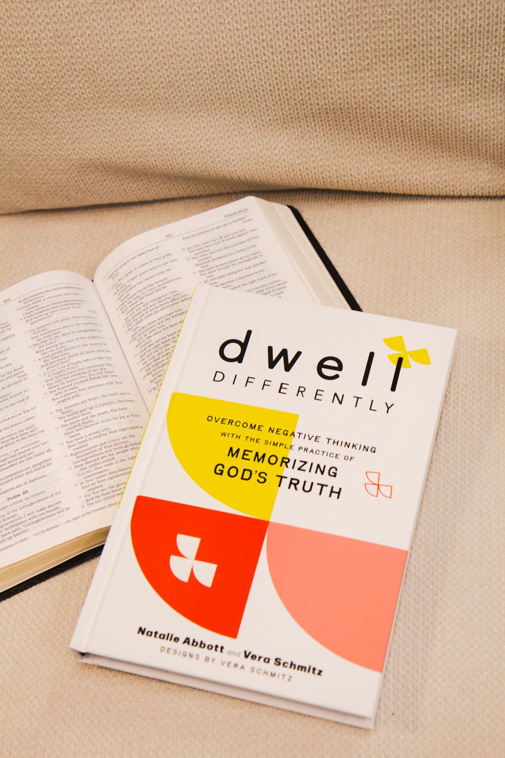Dwell Differently: Overcome Negative Thinking with the Simple Practice of Memorizing Gods Truth (The Life-Changing Scripture Memorization Tool-Includes Illustrations & Audio Teaching Access)
