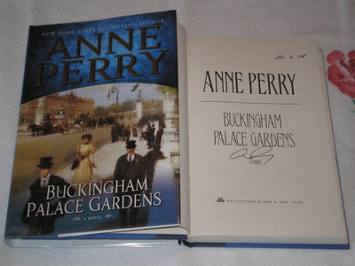 Buckingham Palace Gardens: A Novel