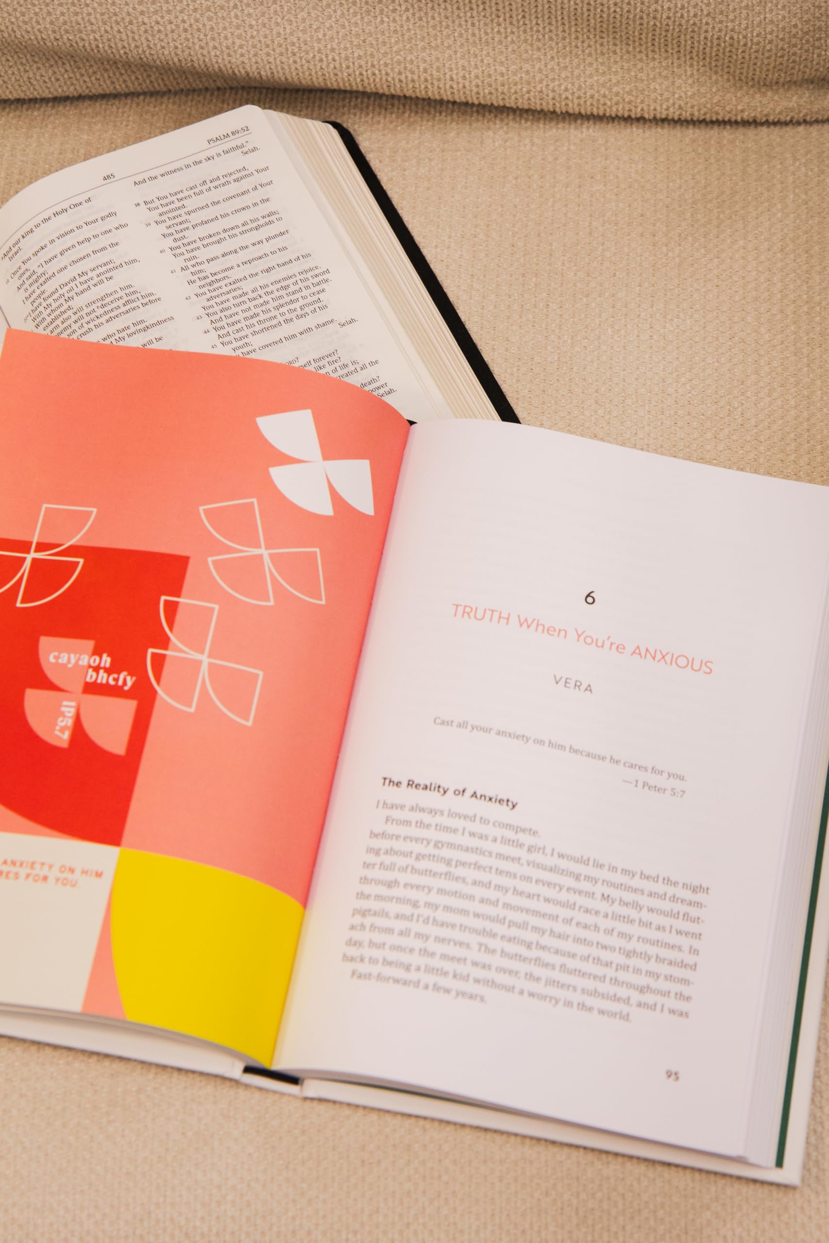 Dwell Differently: Overcome Negative Thinking with the Simple Practice of Memorizing Gods Truth (The Life-Changing Scripture Memorization Tool-Includes Illustrations & Audio Teaching Access)