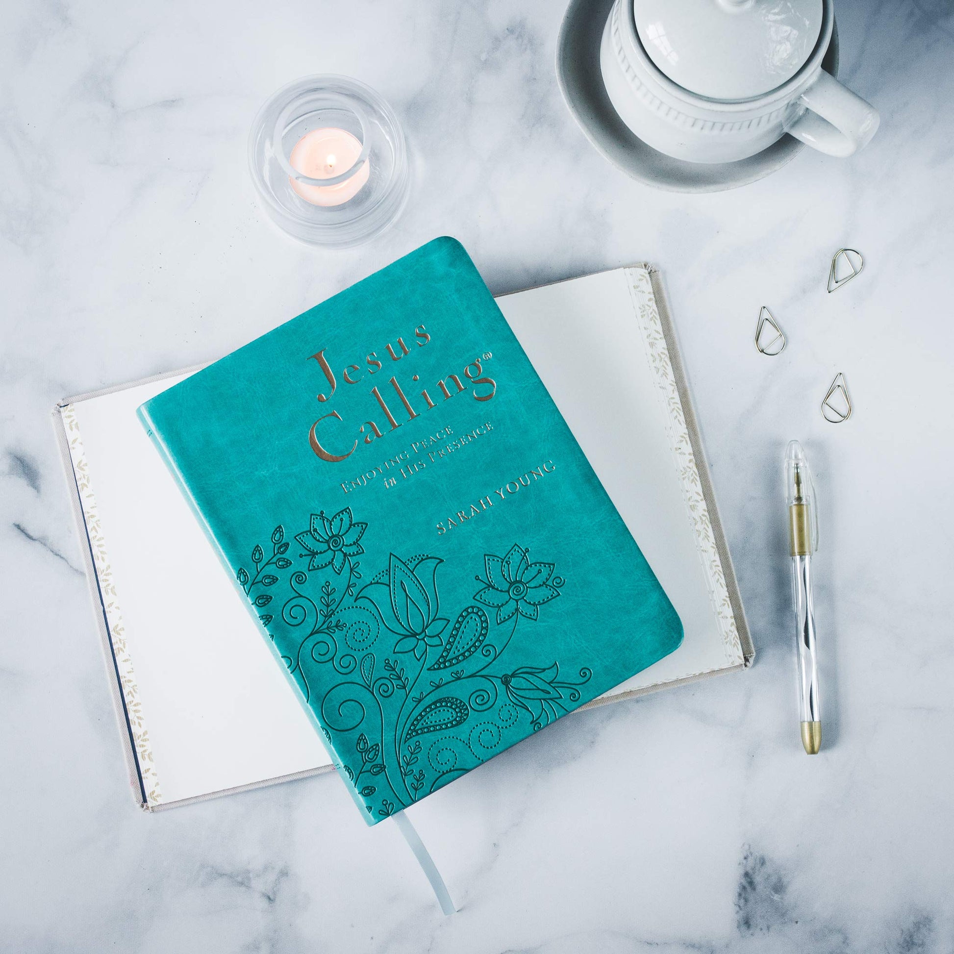 Jesus Calling, Large Text Teal Leathersoft, with Full Scriptures: Enjoying Peace in His Presence (a 365-Day Devotional)