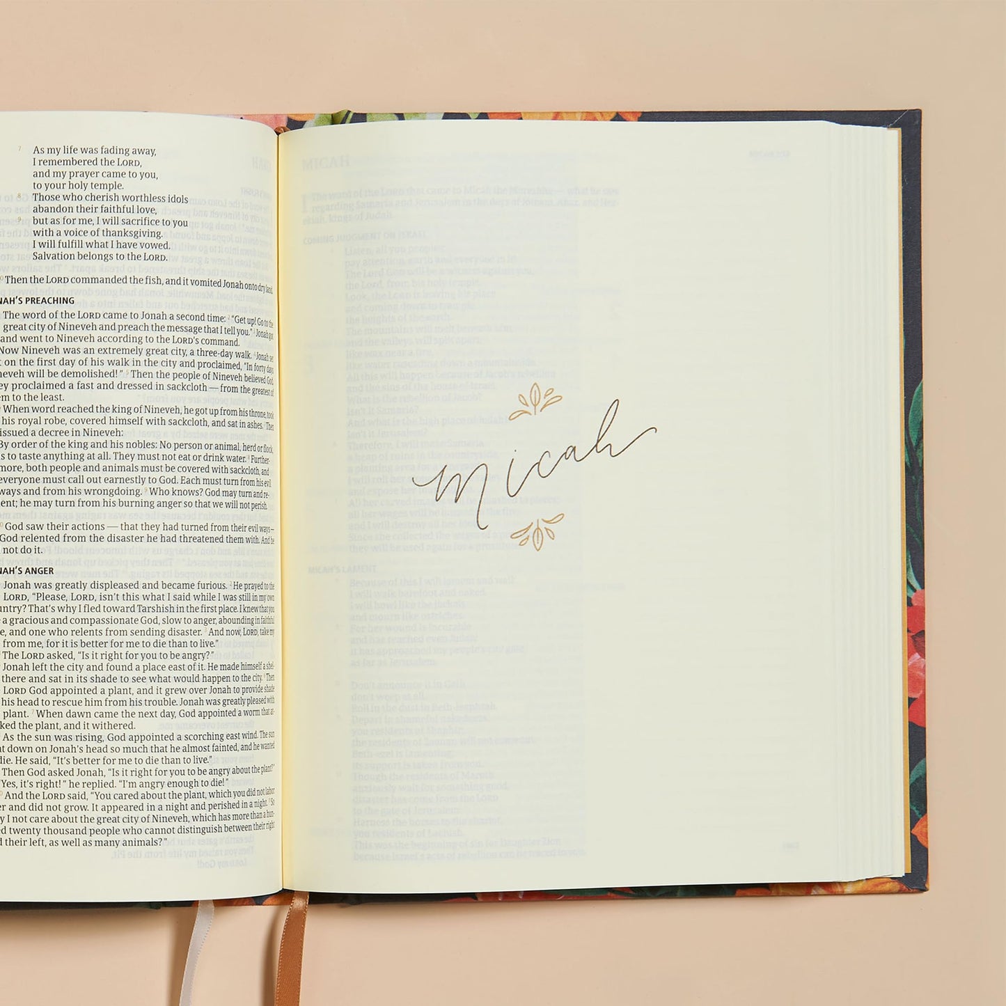 CSB Notetaking Bible, Hosanna Revival Edition, Dahlias Cloth Over Board, Black Letter, Single-Column, Journaling Space, Reading Plan, Easy-to-Read Bible Serif Type
