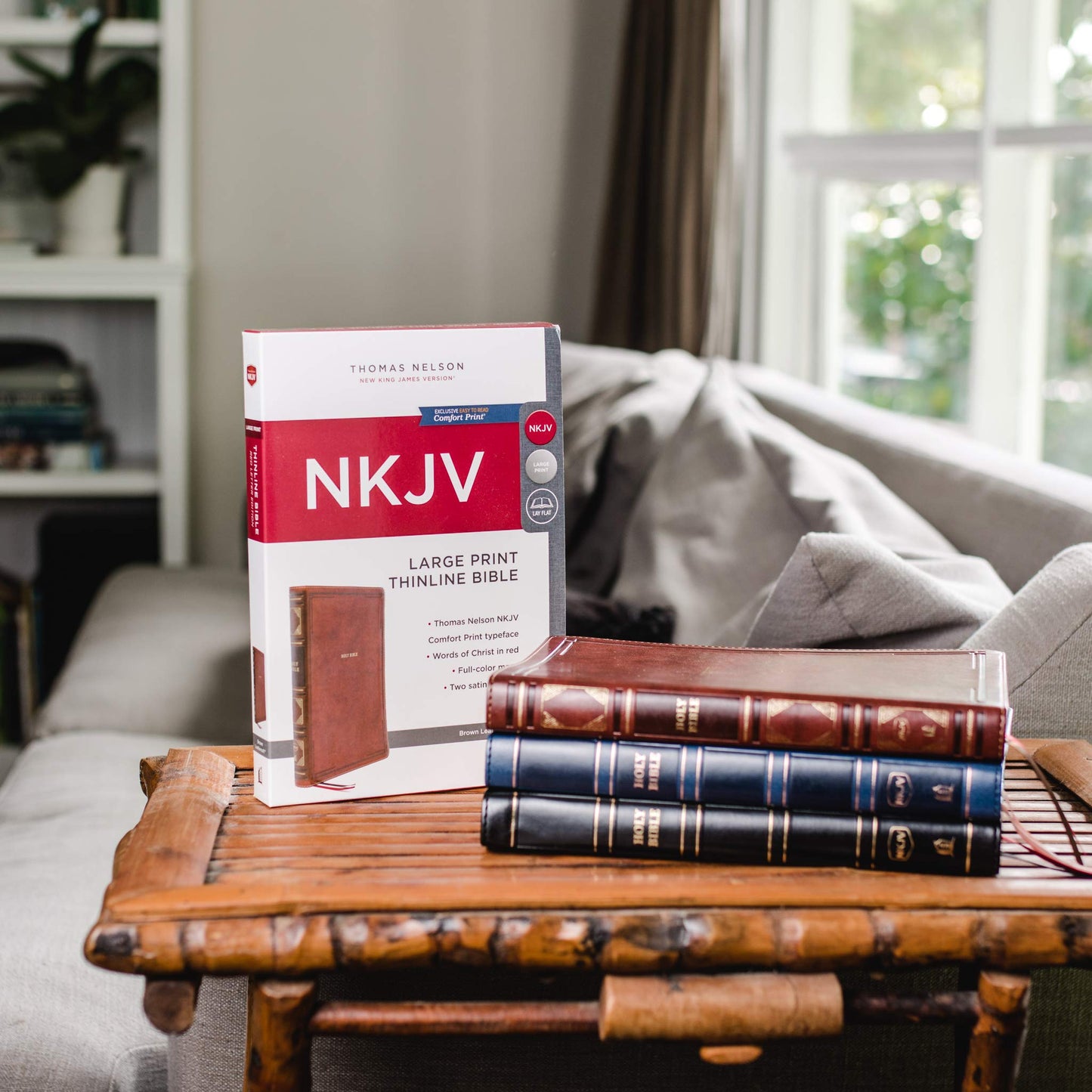 NKJV, Thinline Bible, Large Print, Leathersoft, Blue, Red Letter, Comfort Print: Holy Bible, New King James Version
