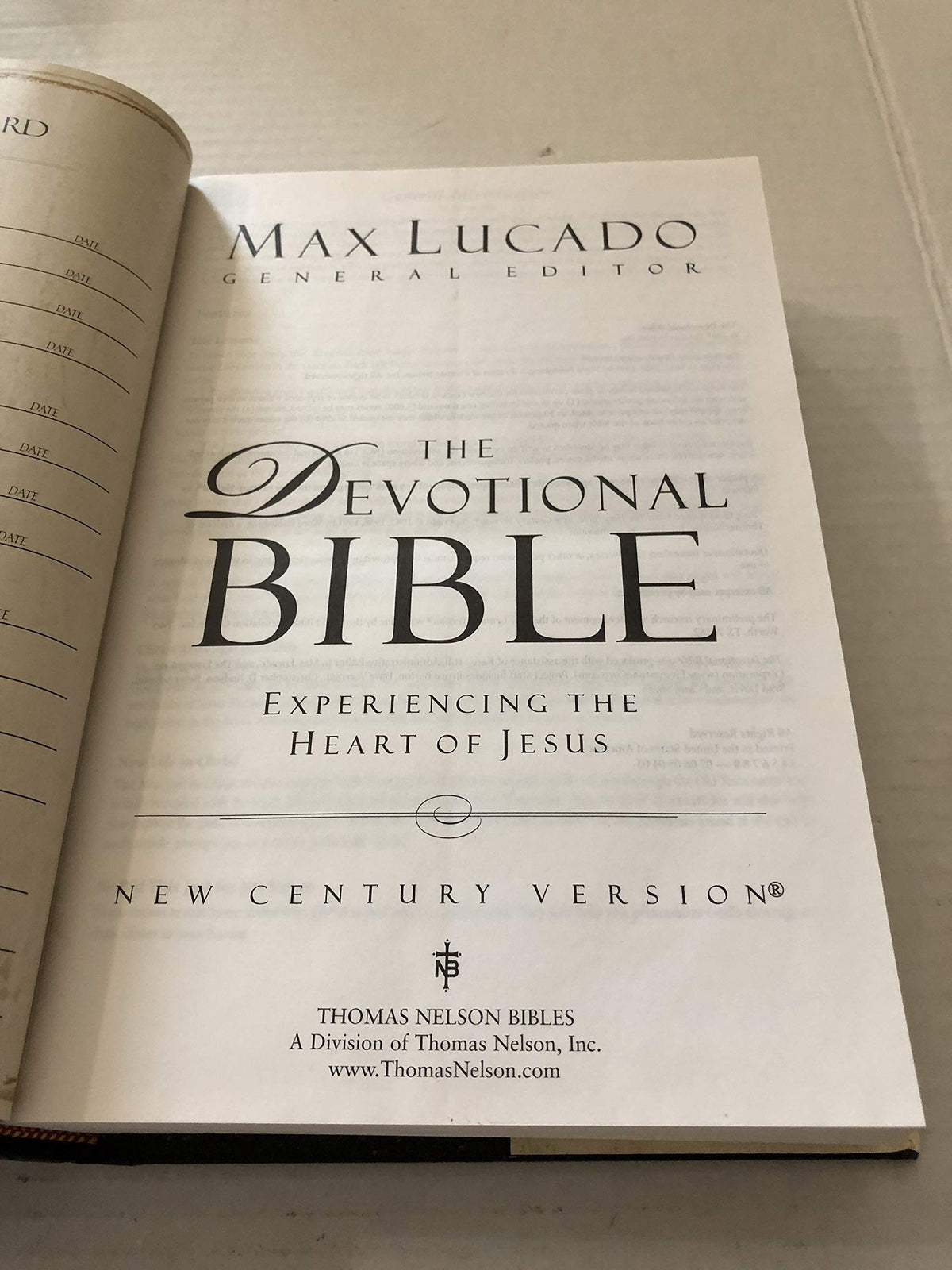 The Devotional Bible: Experiencing the Heart of Jesus (New Century Version)